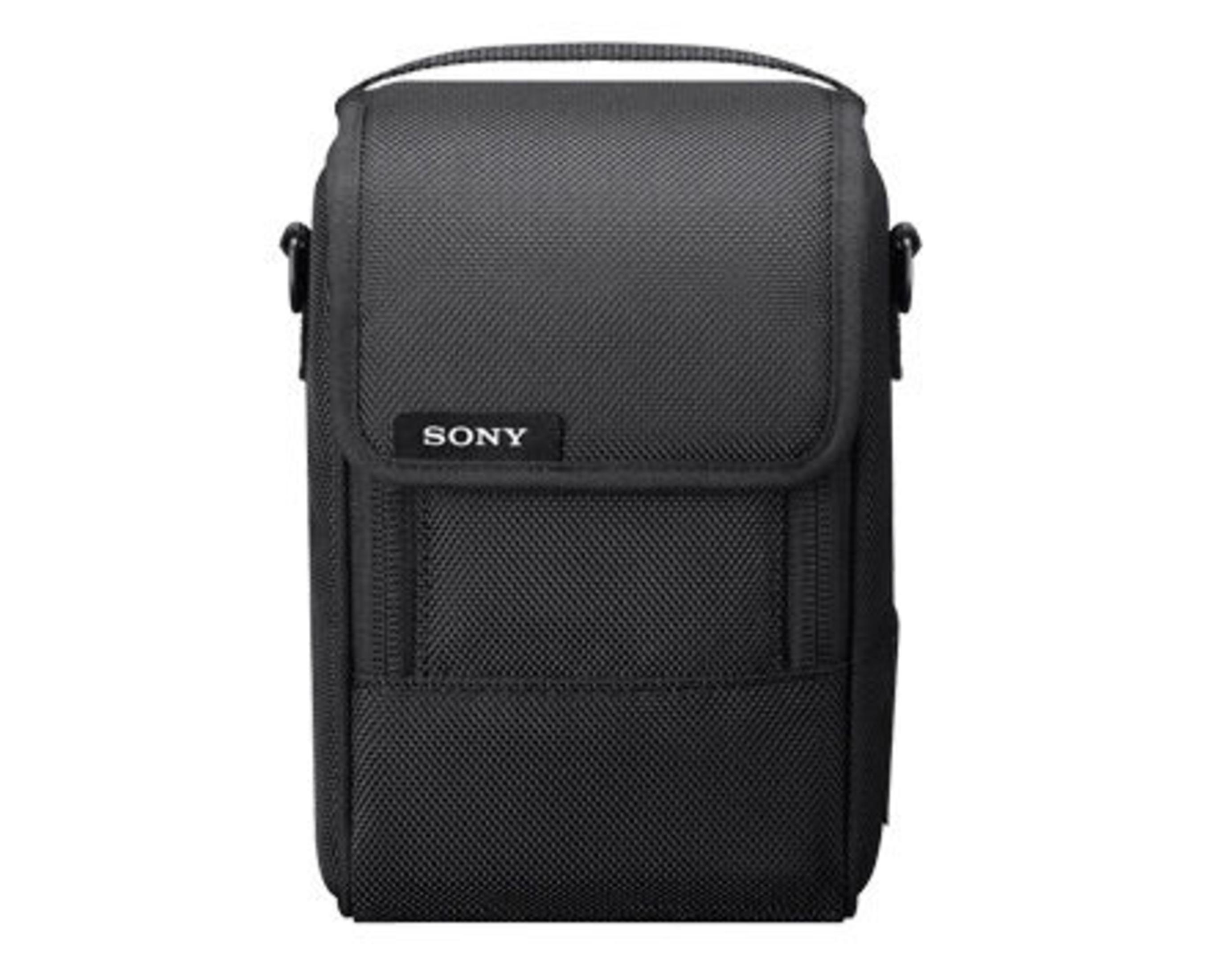Eine schwarze Sony-Kameratasche mit Griff und Riemen.