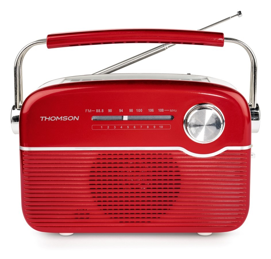 Una radio Thomson roja con asa, antena y dial plateados.