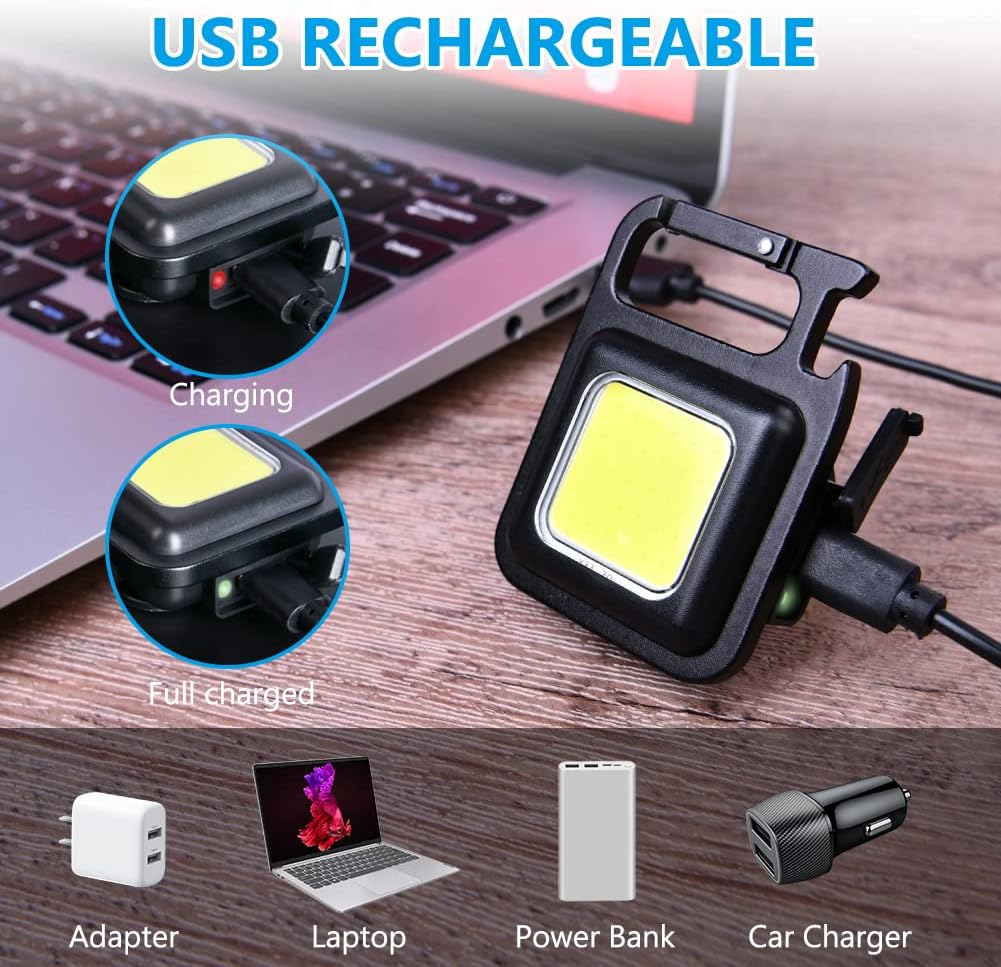 Kompakte LED-Taschenlampe wird über USB geladen, zeigt Ladezustand an. Zubehör: Adapter, Laptop, Powerbank, Autoladegerät.