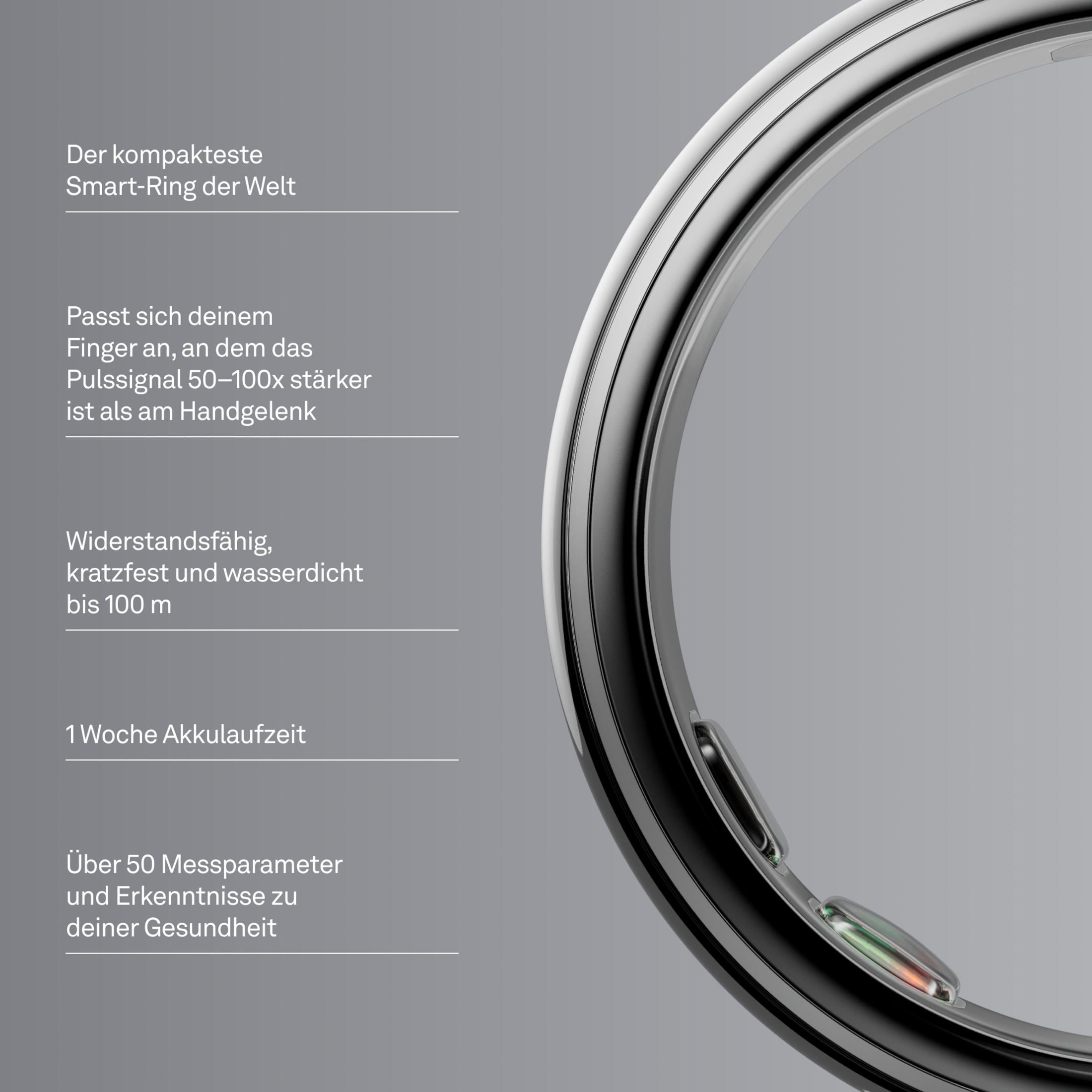 Ein schlanker, glänzender Smart-Ring aus Metall mit Text auf grauem Hintergrund.