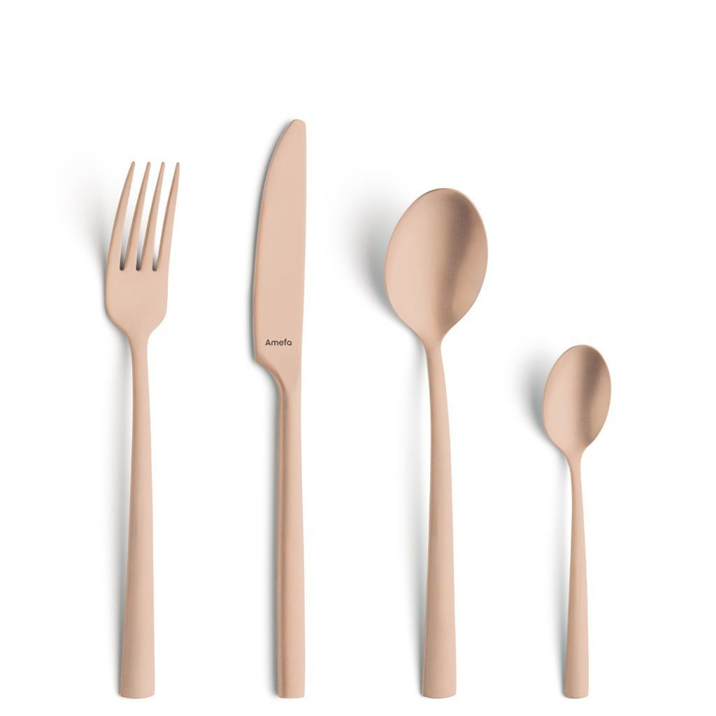 Ein Set aus vier matten, beige Besteckteilen: Gabel, Messer, Löffel, kleiner Löffel.