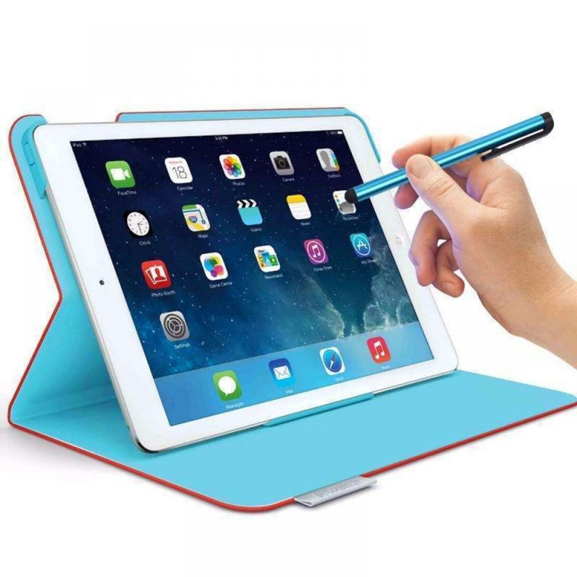 Eine Hand benutzt einen blauen Stift, um ein Tablet mit einem blauen Gehäuse zu bedienen.