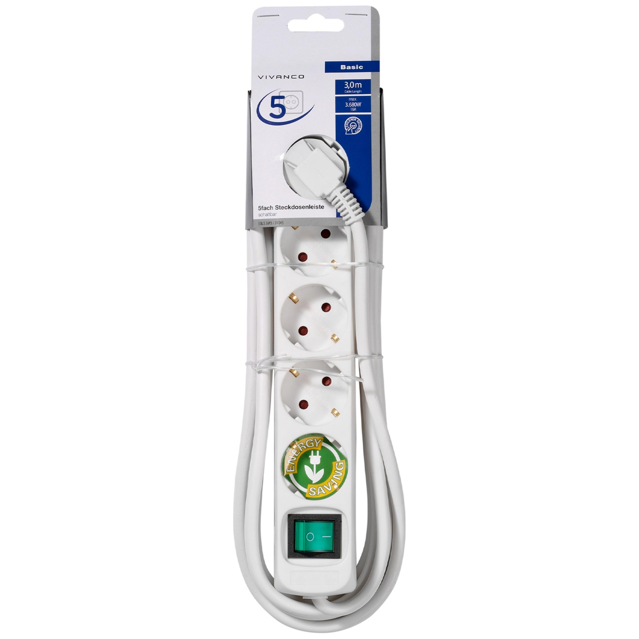 Regleta blanca con 5 enchufes, interruptor y sello de ahorro energético.