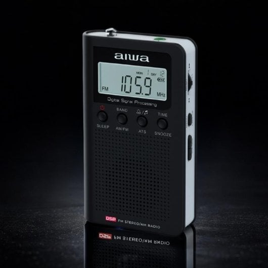 Una radio digital portátil Aiwa negra con pantalla digital que muestra 105,9 MHz.