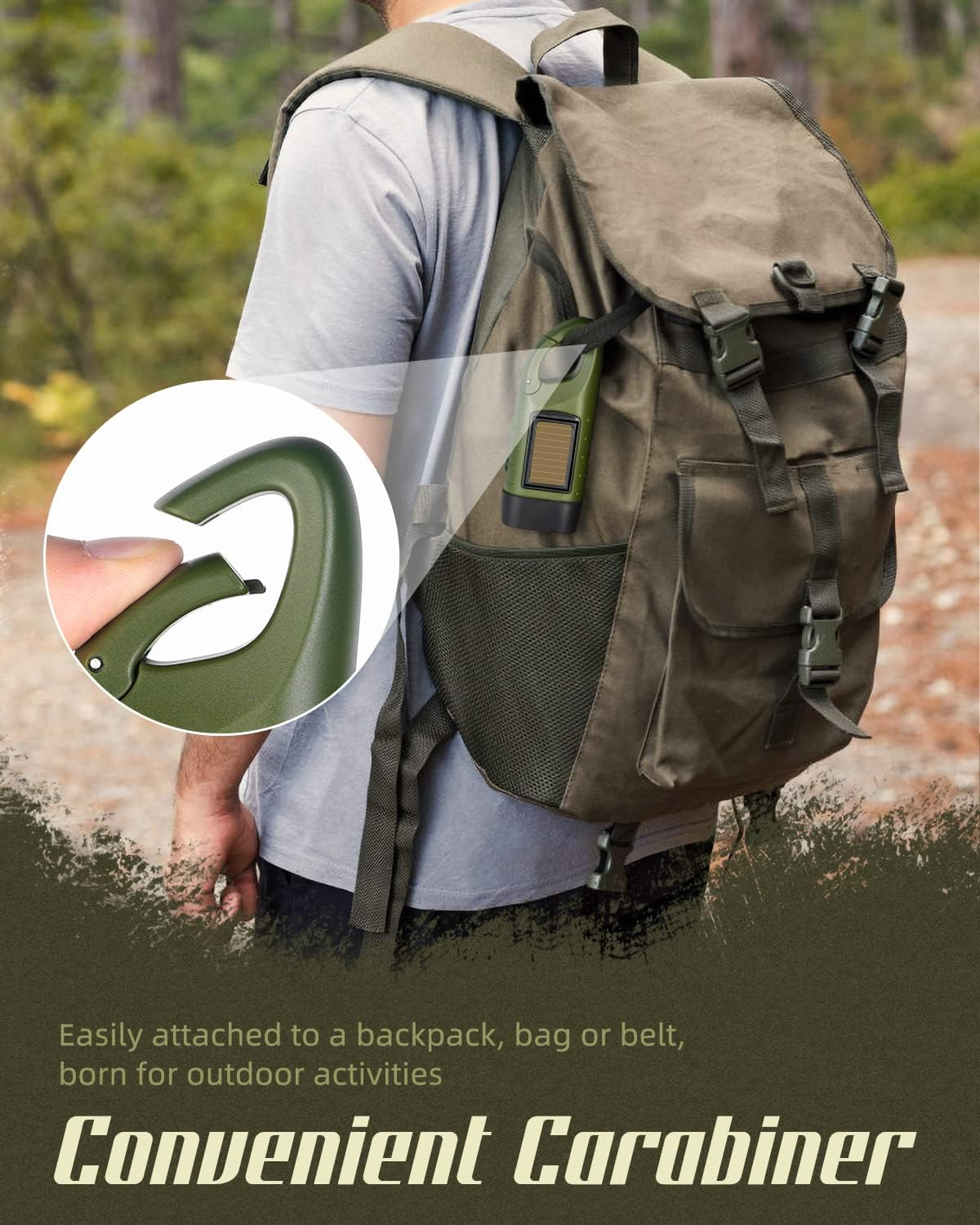 Grüner Karabiner mit Solar-Taschenlampe an einem Rucksack