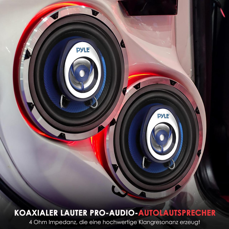 Zwei Pyle Koaxiallautsprecher in einem Auto, mit roter Beleuchtung.
