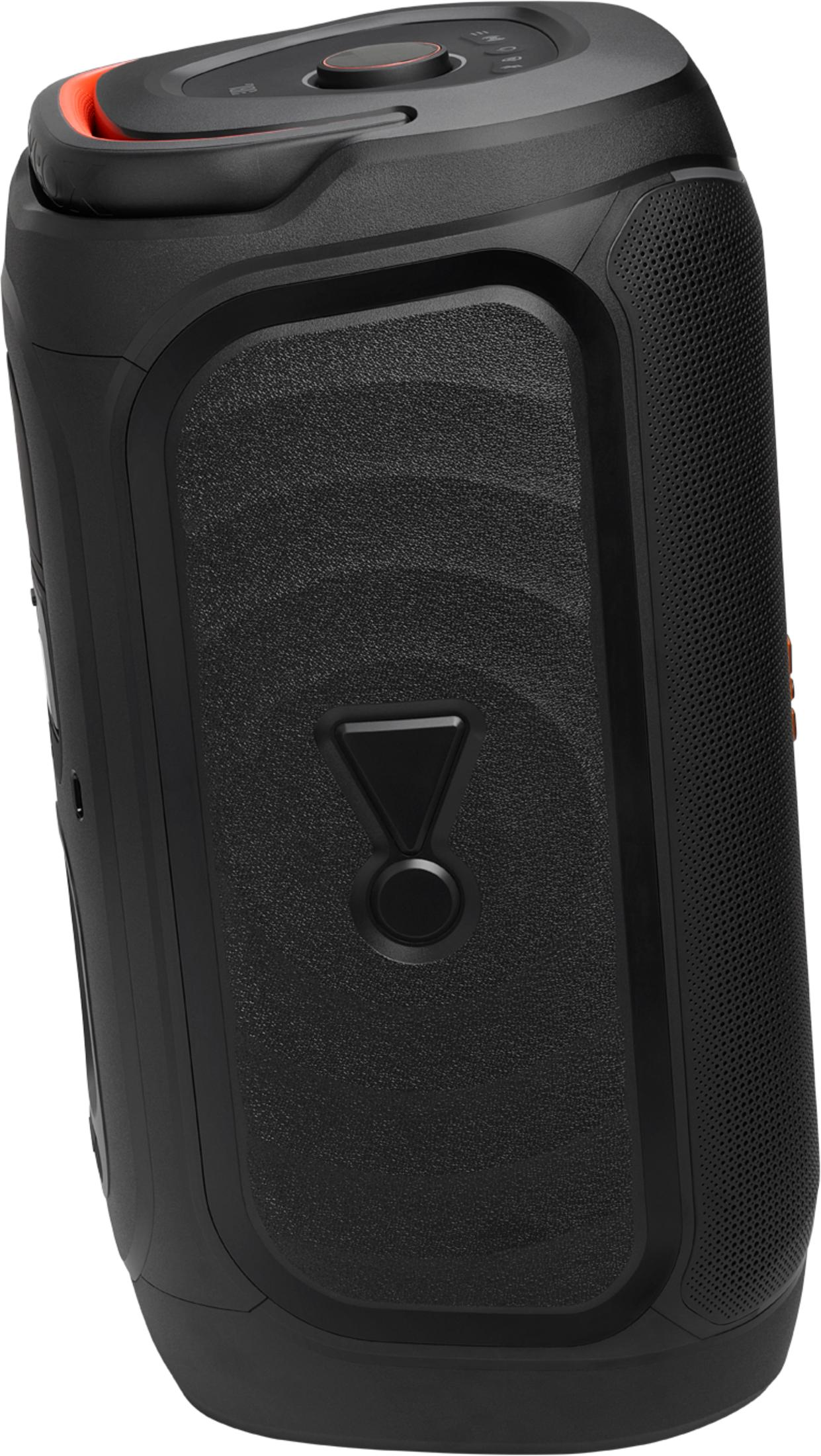Altavoz portátil negro con detalles naranjas y botones en la parte superior.
