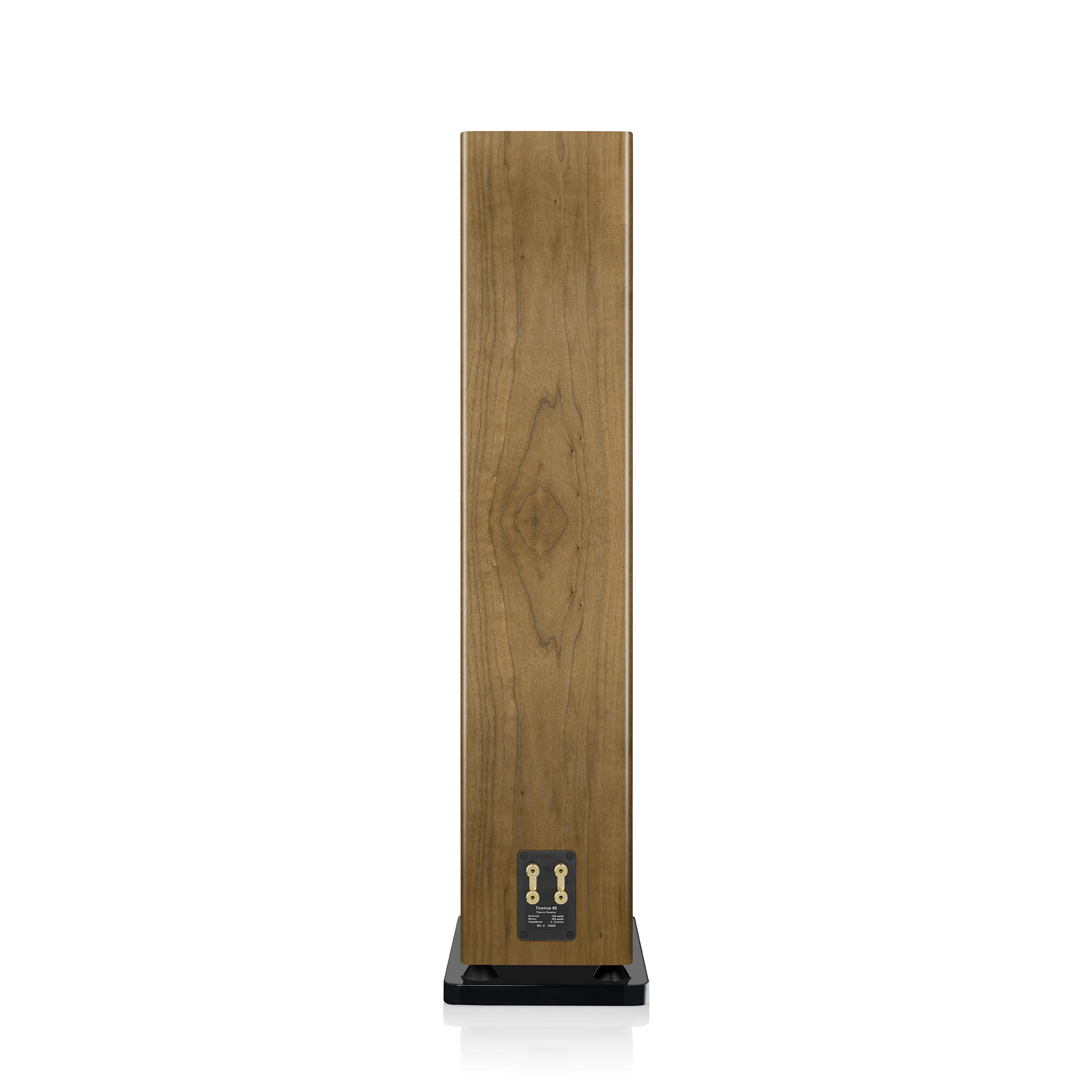Rückseite eines Holz-Lautsprechers mit schwarzen Anschlüssen und einem Etikett.