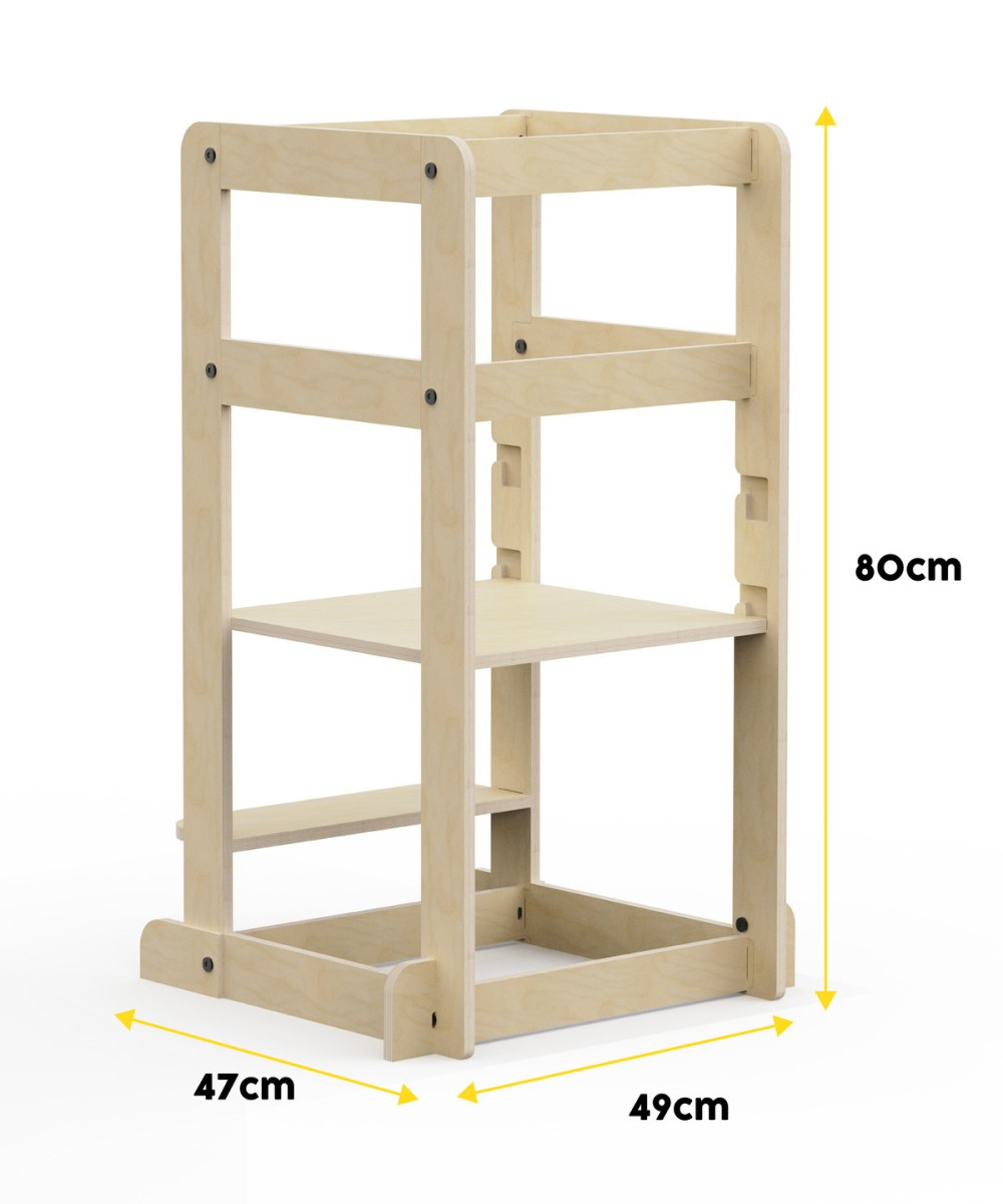 Üç katlı ahşap öğrenme kulesi, 80cm yüksekliğinde, 47cm genişliğinde ve 49cm derinliğinde.
