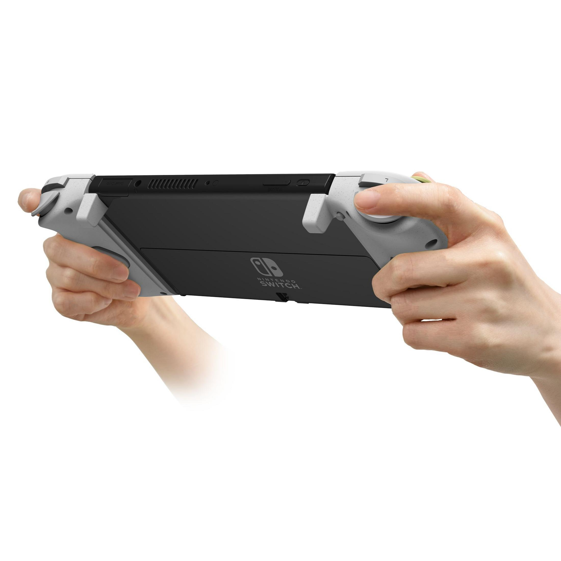 Hände halten eine graue und schwarze Nintendo Switch Lite.
