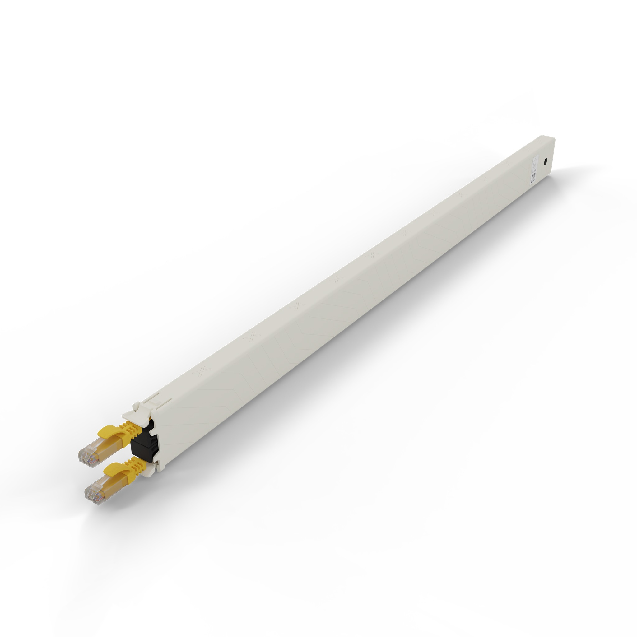 Un alloggiamento bianco per la gestione dei cavi con due cavi Ethernet gialli.