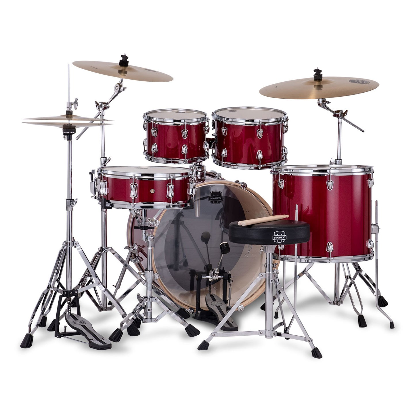 Kırmızı davul seti zil, davullar, pedallar ve tabure ile.