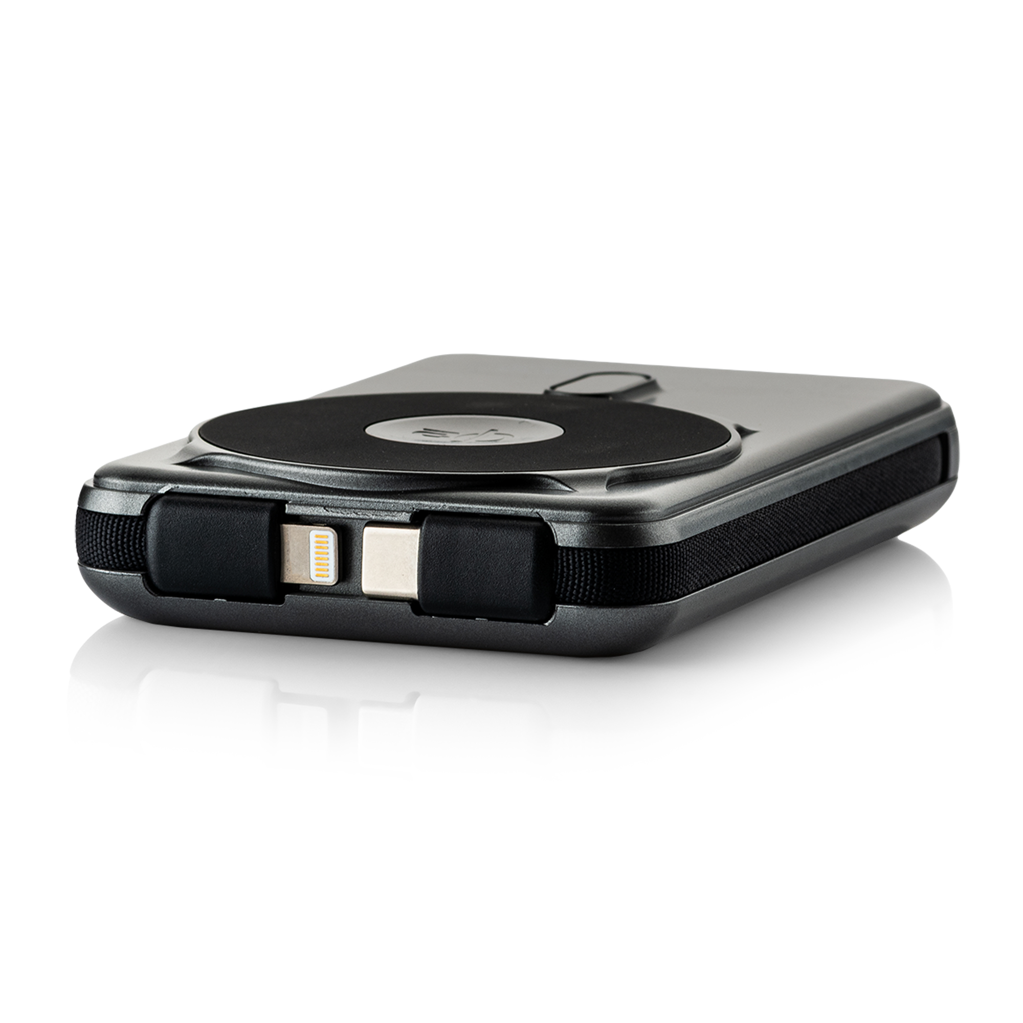 Grauer Powerbank mit integrierten Lightning- und USB-C-Anschlüssen.