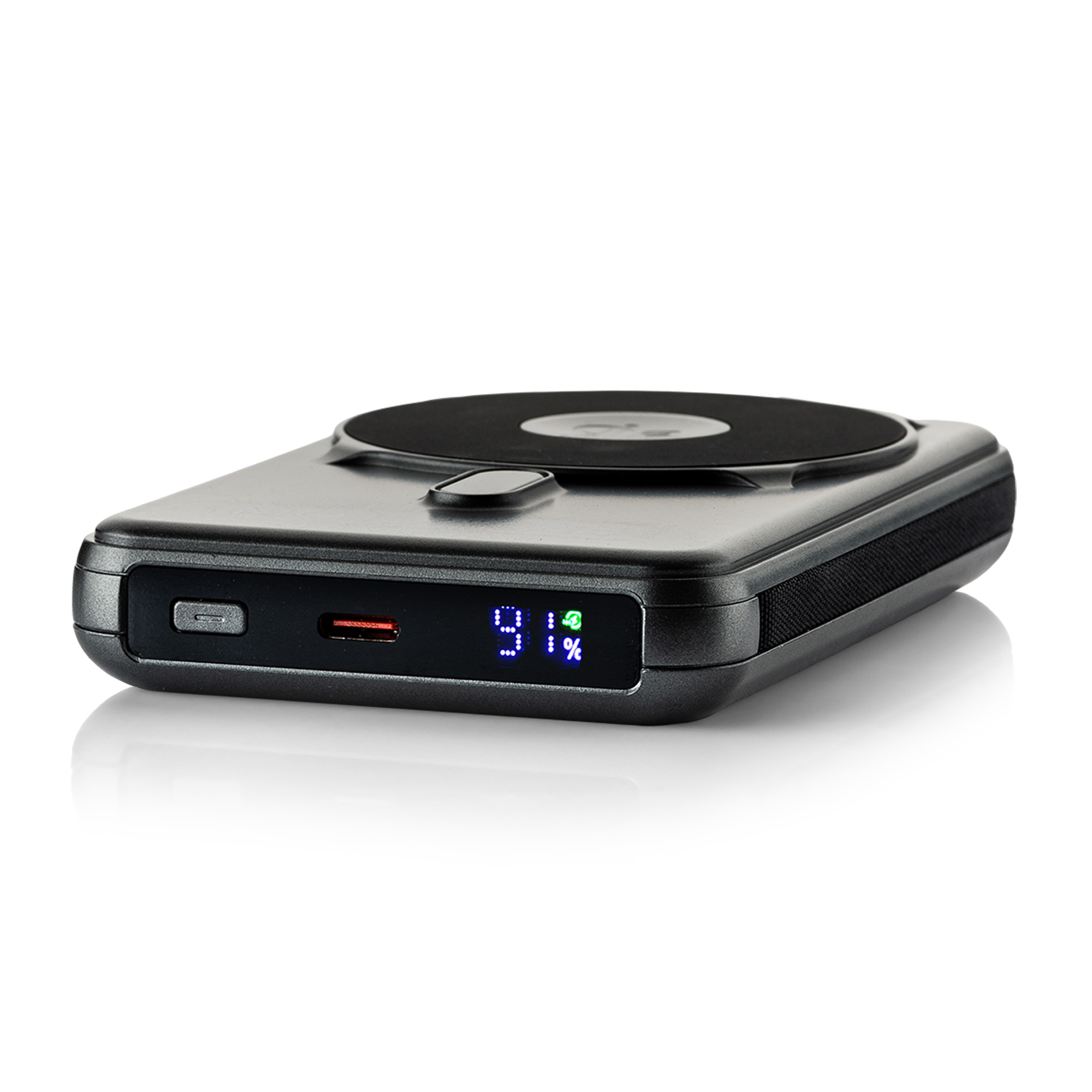 Schwarzes Powerbank mit digitaler Anzeige (91%) und Ladeanschluss.