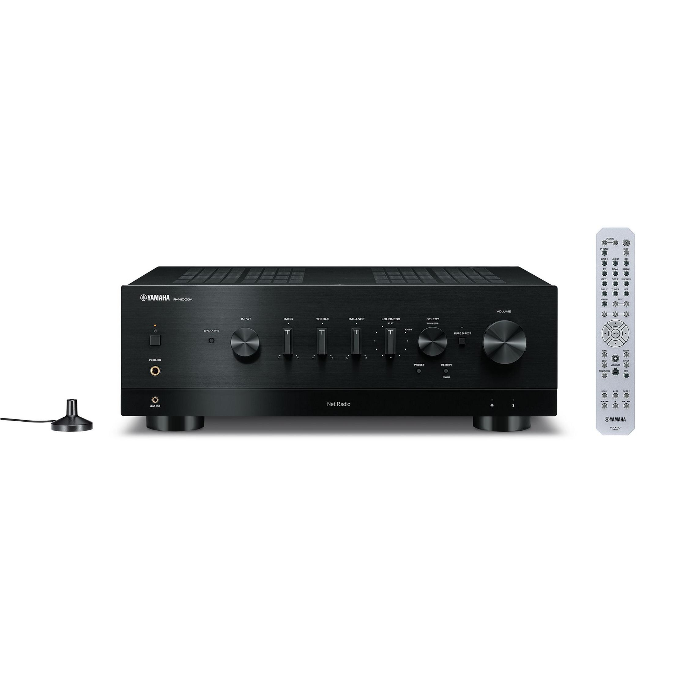 Uzaktan kumandalı ve antenli siyah Yamaha amplifikatör.