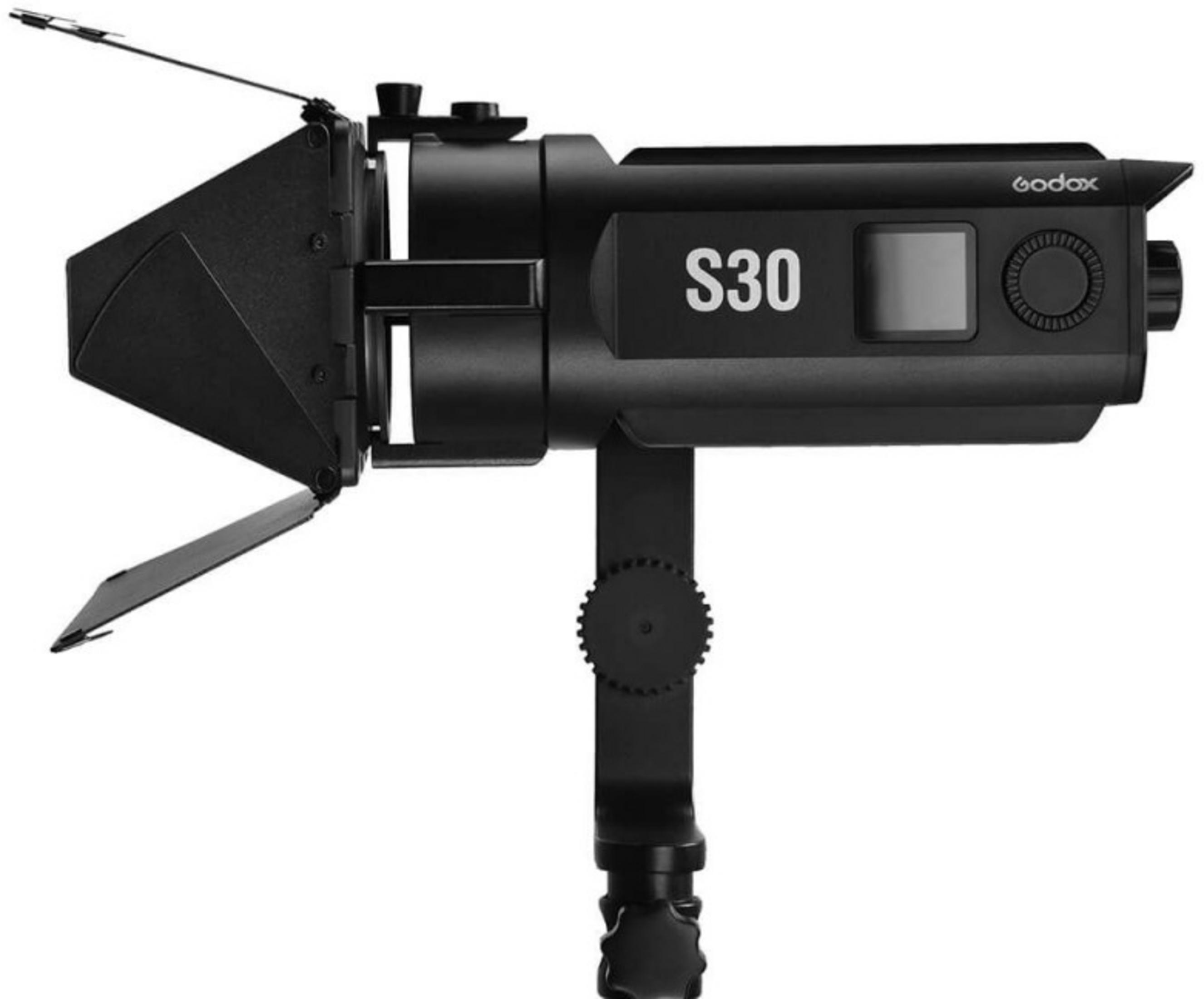 Schwarzer Godox S30 Fotoblitz mit Barn Doors und Halterung.