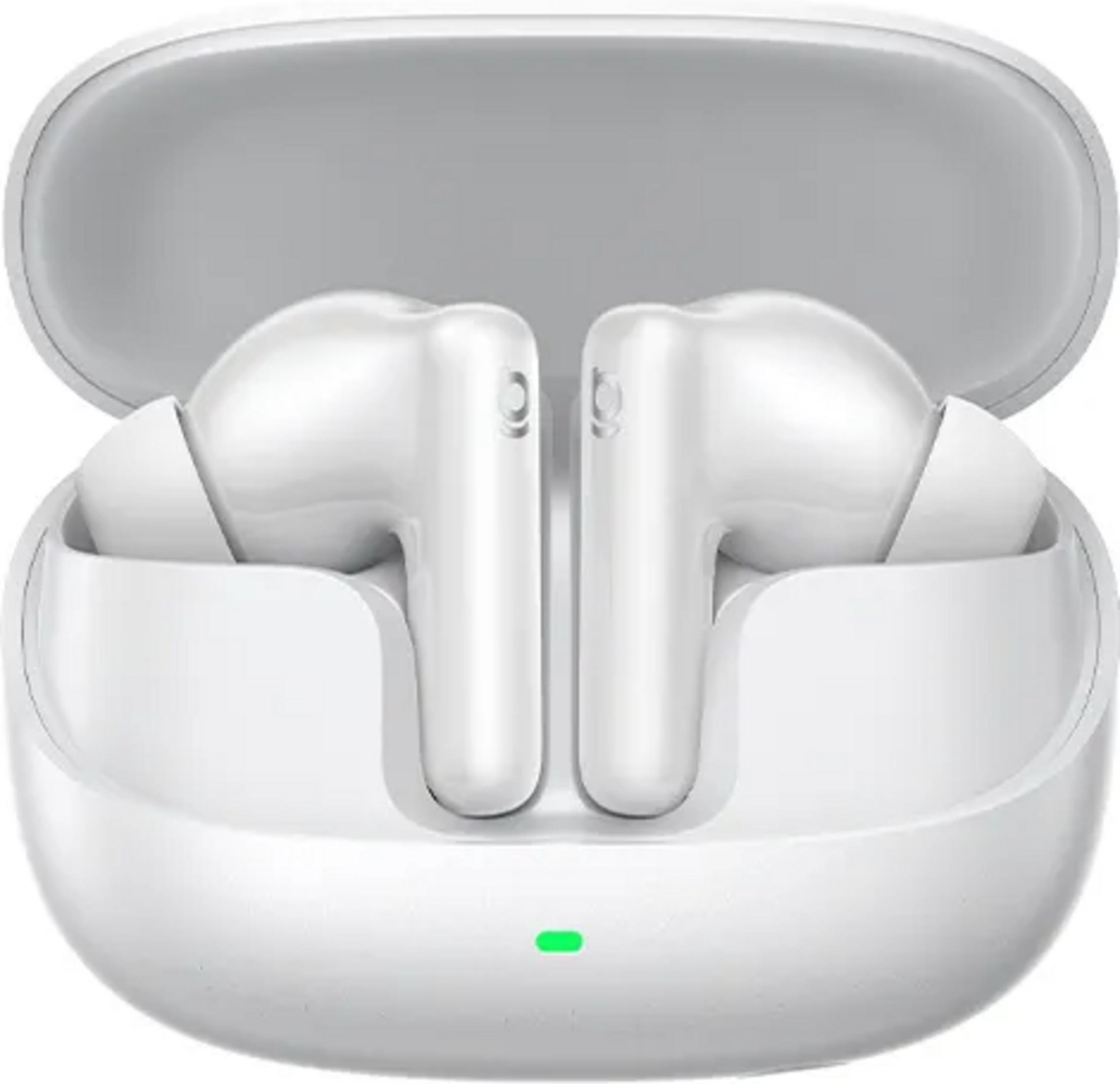 Auricolari wireless bianchi in un case di ricarica aperto con LED verde.