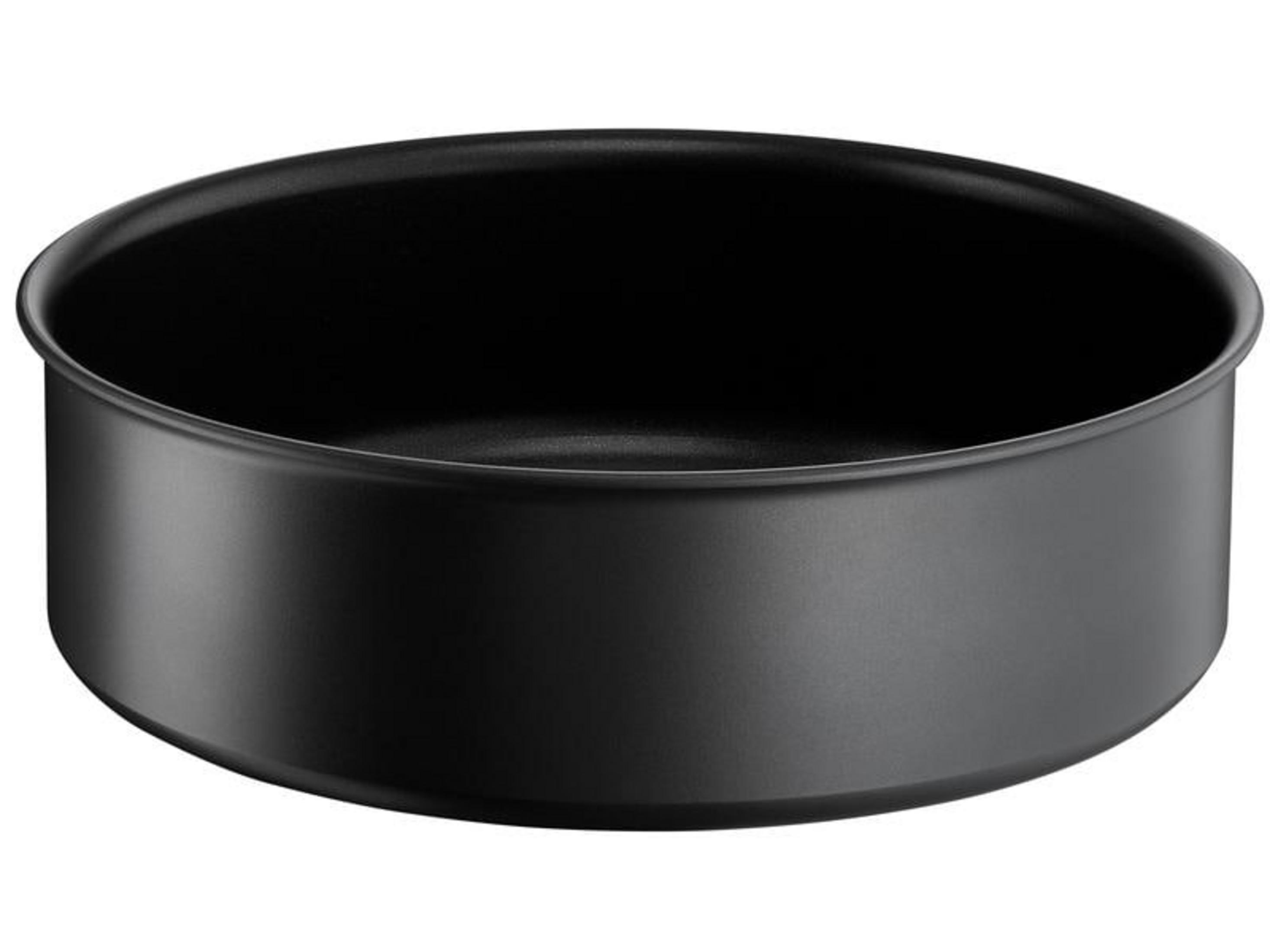 Eine schwarze, runde Kuchenform aus Metall, isoliert auf weißem Hintergrund.
