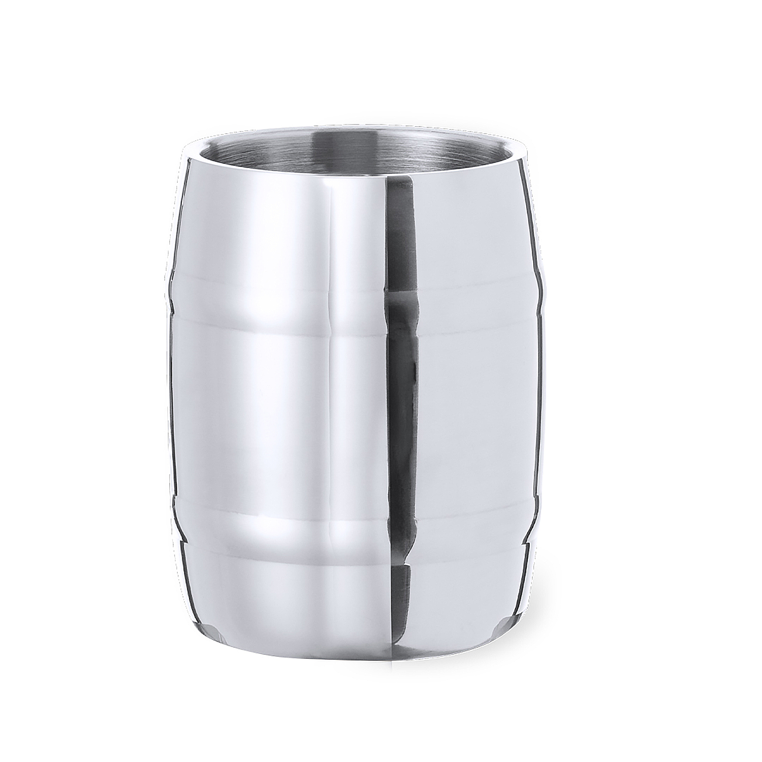 Una taza plateada en forma de barril con acabado metálico brillante sobre fondo blanco.
