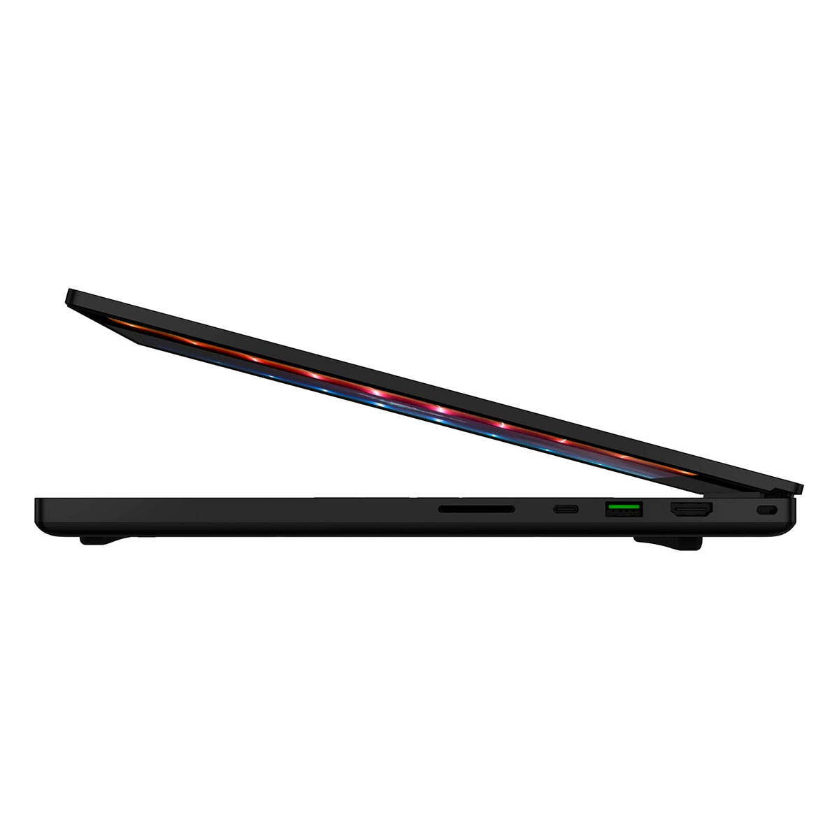 Otwarty czarny laptop, widok z boku, pokazujący porty i kolorowe podświetlenie RGB klawiatury.