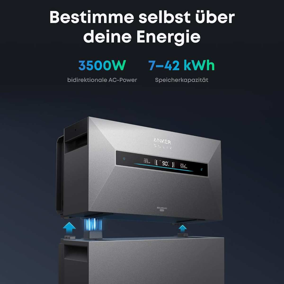 Grauer Anker Solix Akku mit Display und blauen Pfeilen, die auf Stromanschluss zeigen.