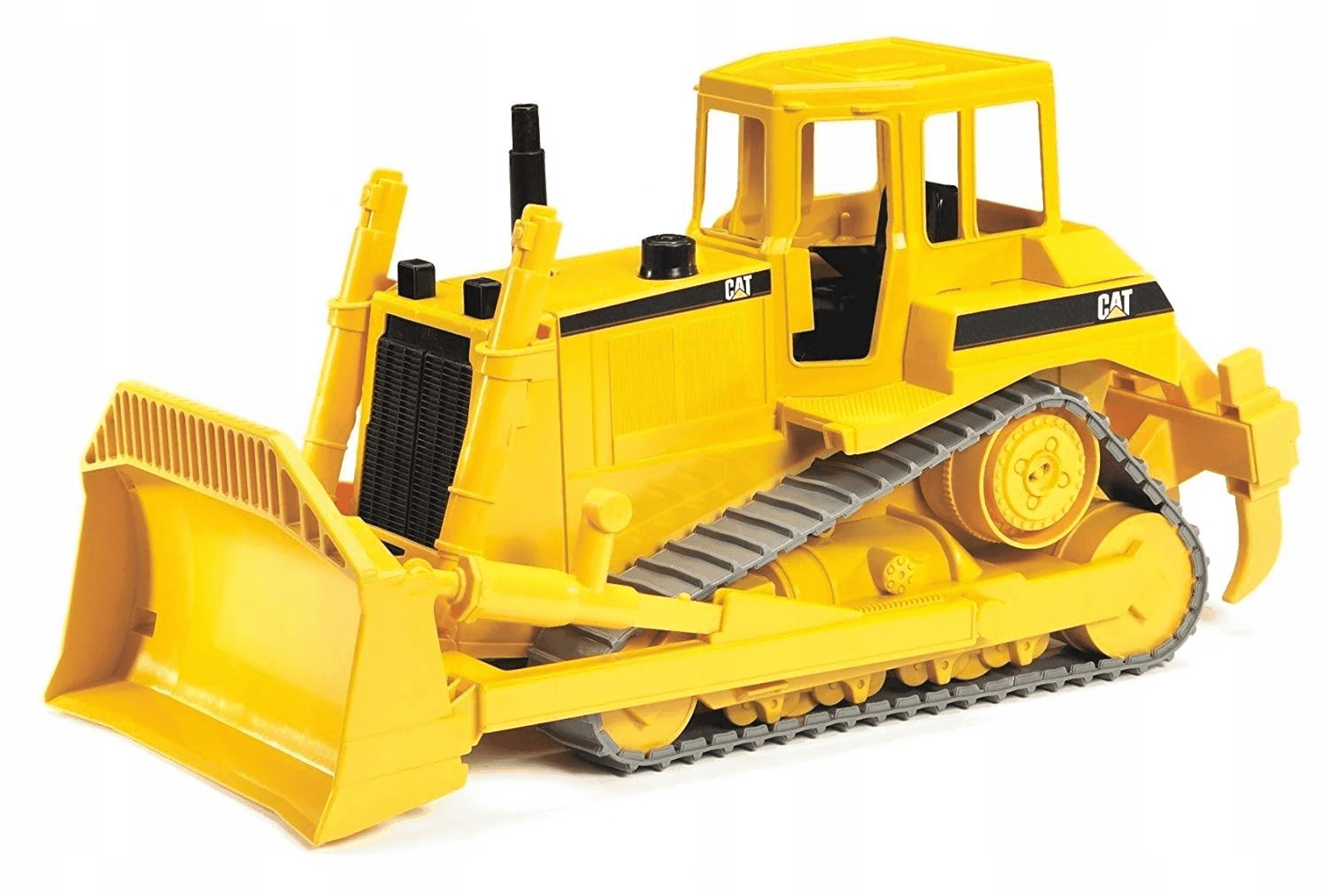 Bulldozer CAT amarillo con pala frontal y orugas, aislado sobre fondo blanco.