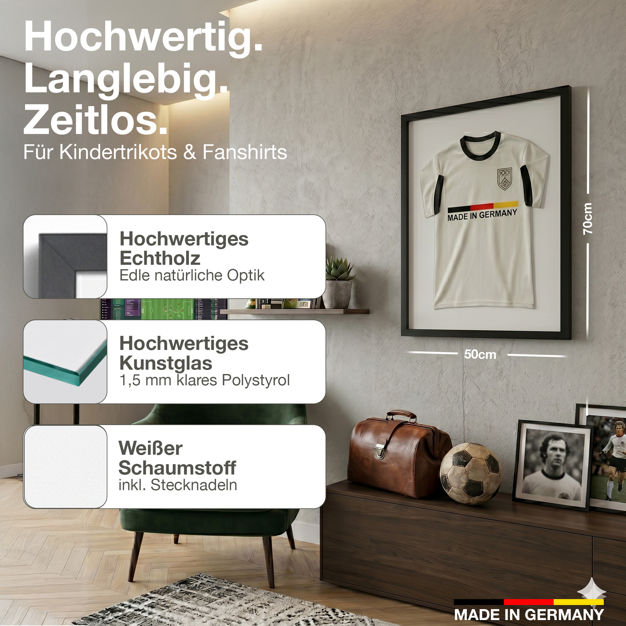 Gerahmtes Fußballtrikot mit "Made in Germany" Schriftzug, neben Ledertasche und Ball.