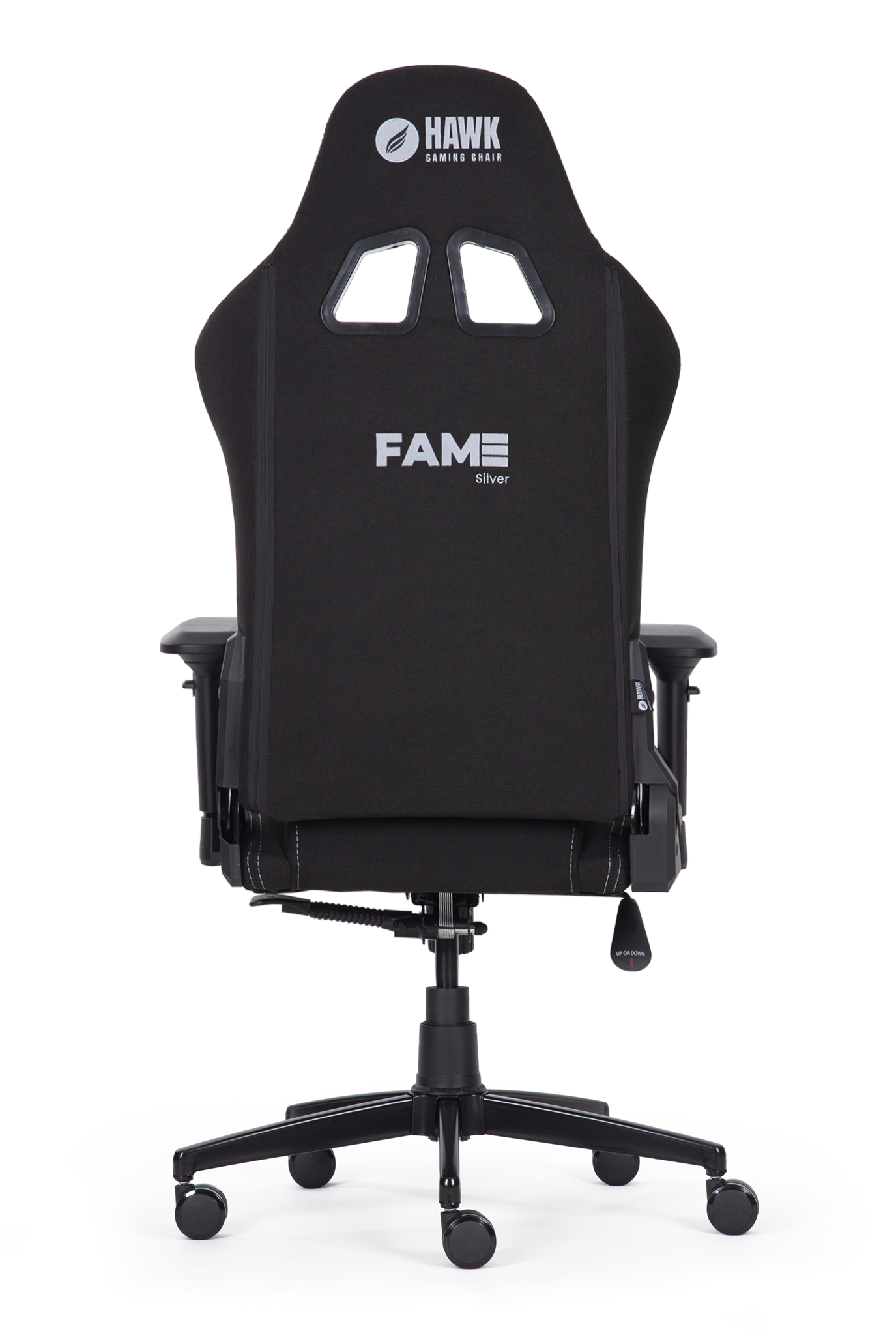 Üstte HAWK logosu ve FAME yazısı bulunan siyah oyuncu koltuğu.