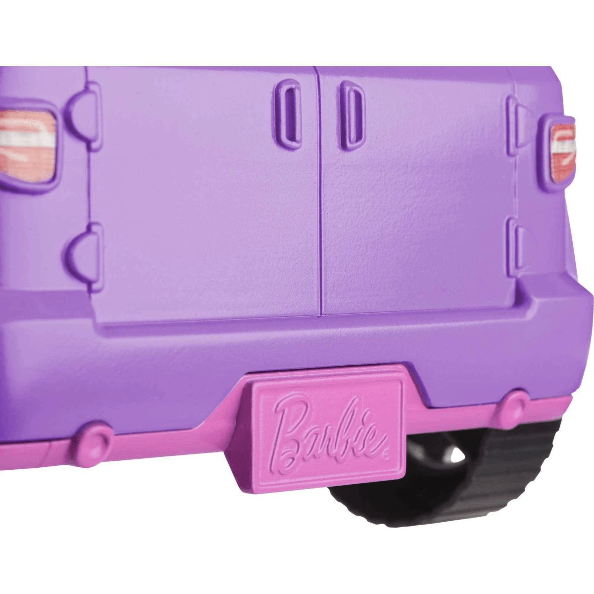 Vehículo de juguete Barbie morado con luces traseras y logo de Barbie.