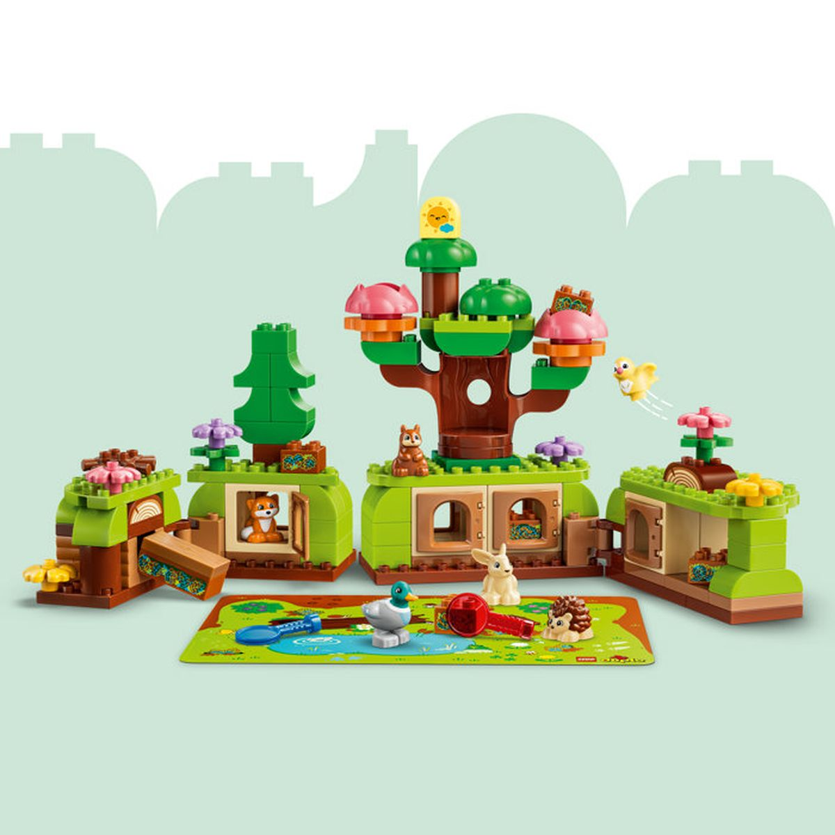 Animali colorati del bosco Lego con alberi, case e stagno.