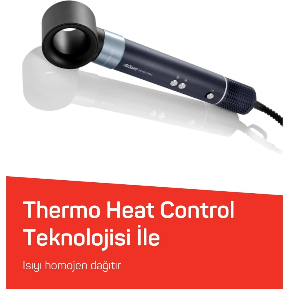 Gümüş halkalı ve kontrol düğmeli koyu mavi saç kurutma makinesi.
