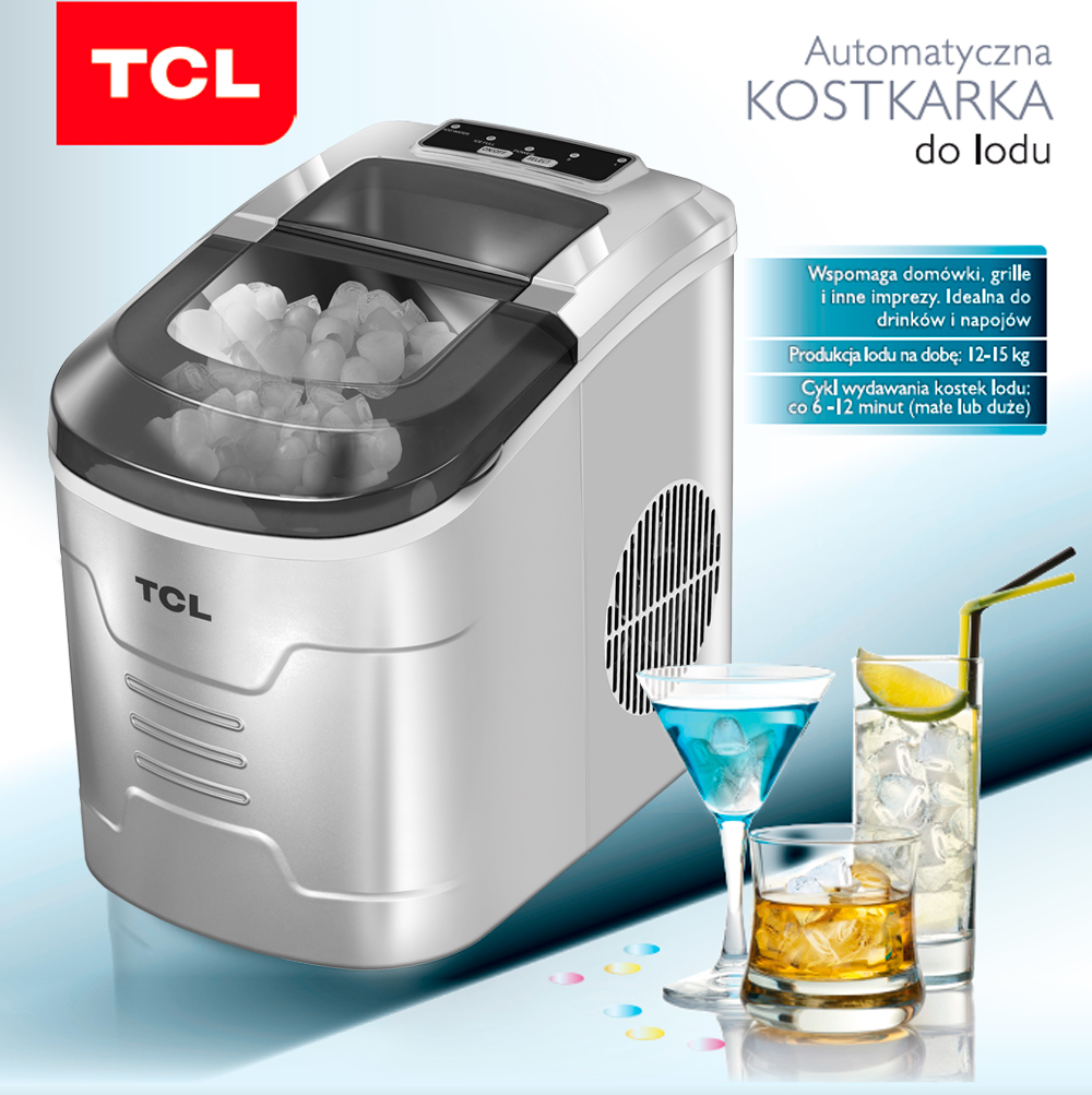 Srebrna kostkarka do lodu TCL z lodem, obok stoją drinki.