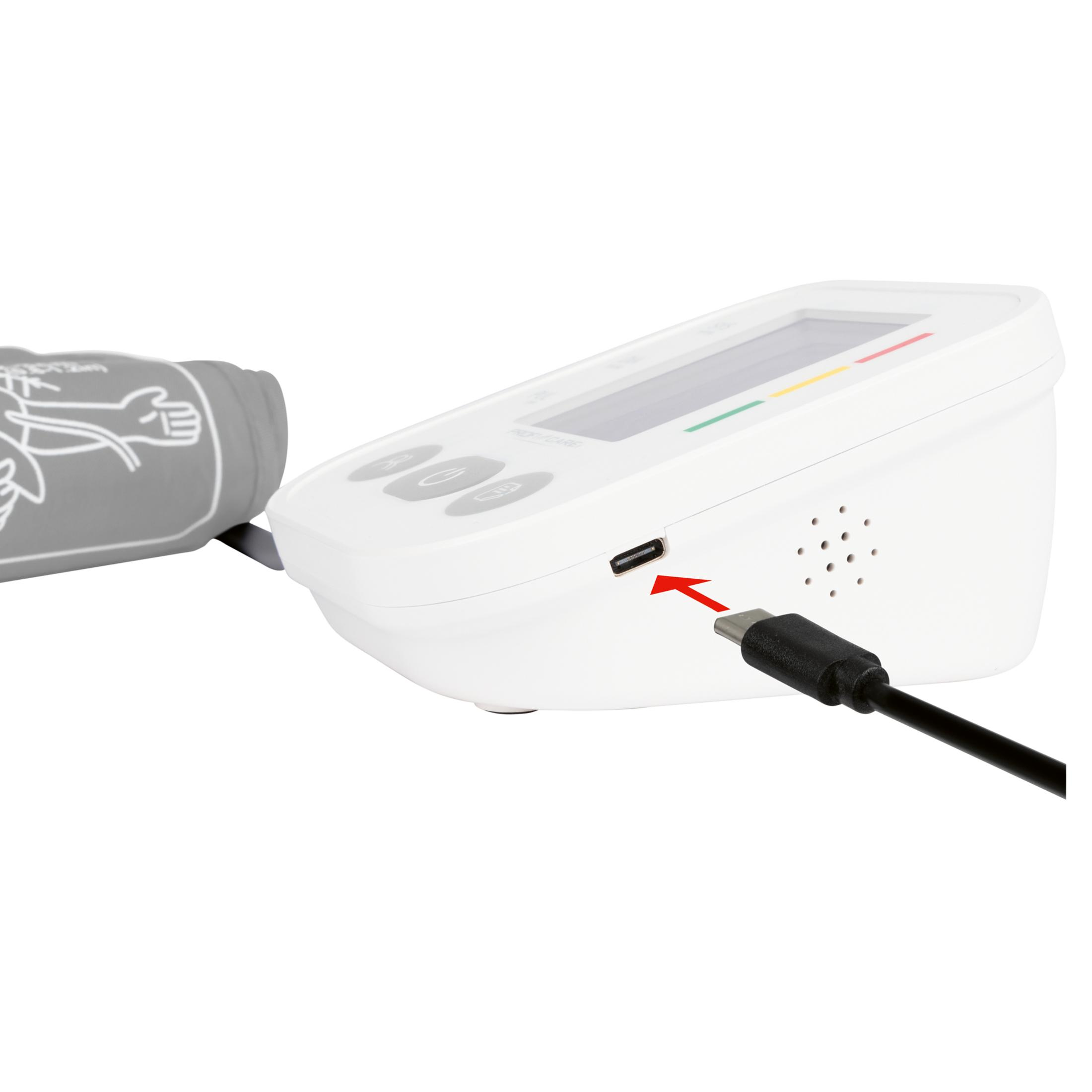 Ein weißes Blutdruckmessgerät mit Manschette und angeschlossenem USB-Kabel.