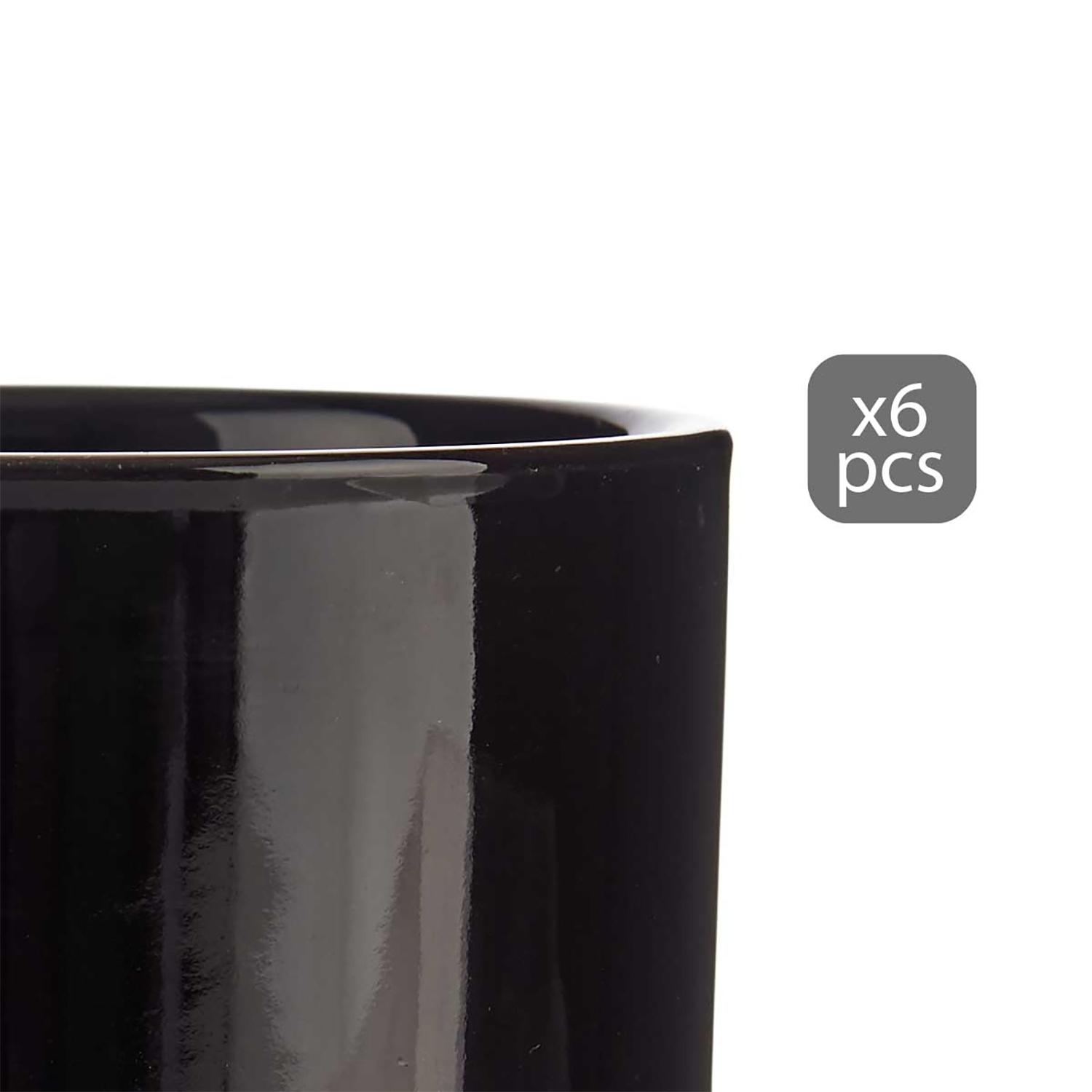Una tazza nera con adesivo "x6 pz".