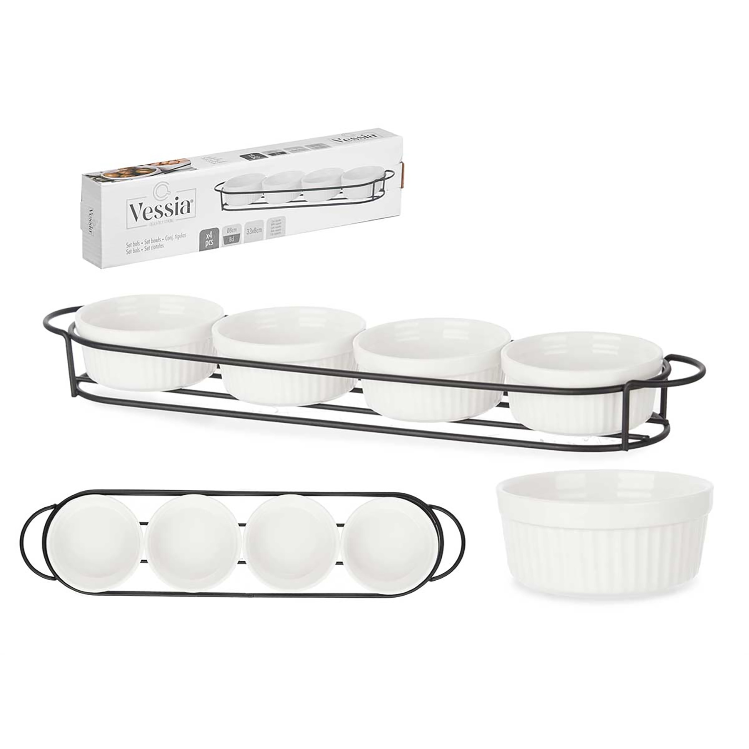Quattro ramekin bianchi in un cestello di filo nero, con confezione.