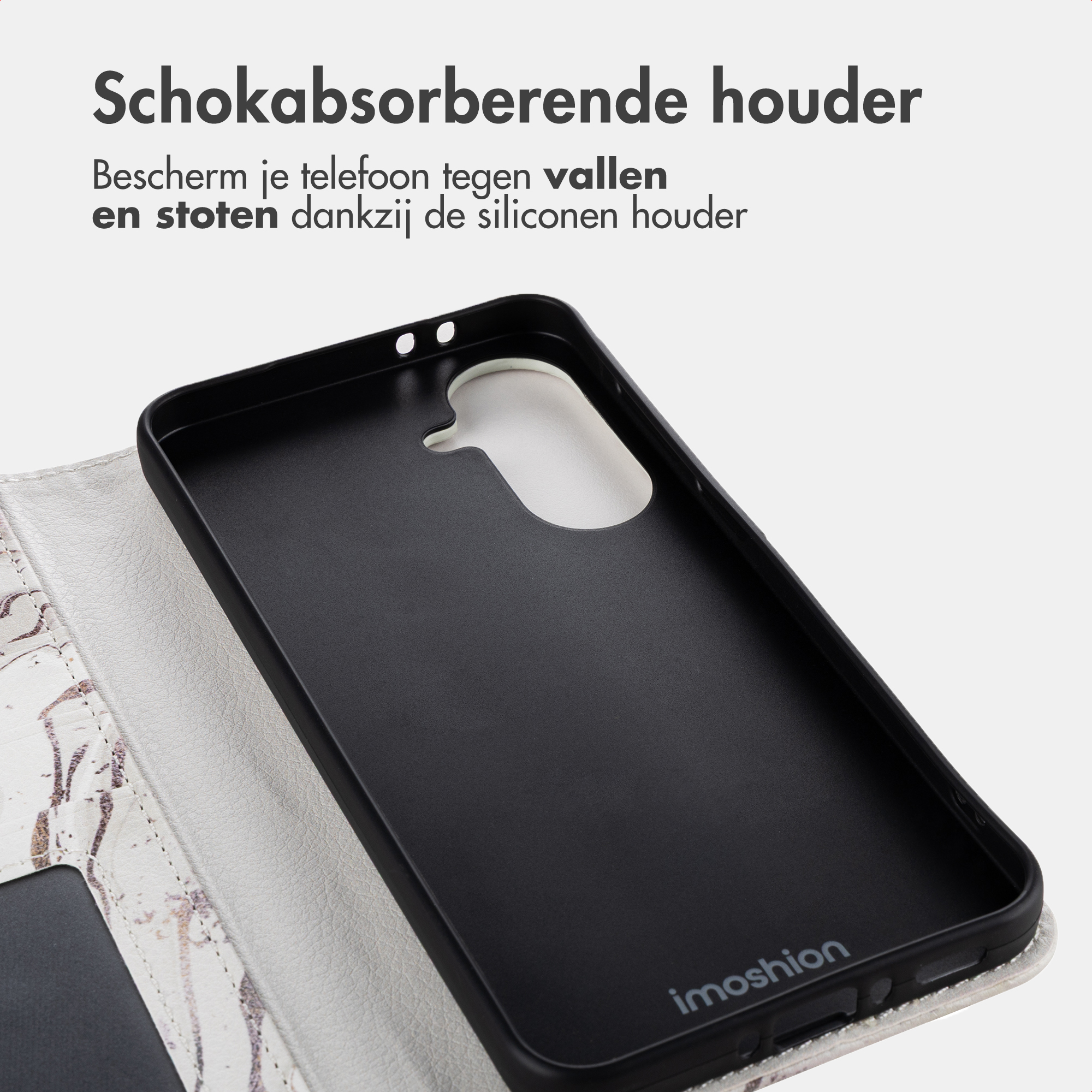 Schwarze Handyhülle mit weißem Marmormuster und Logo.