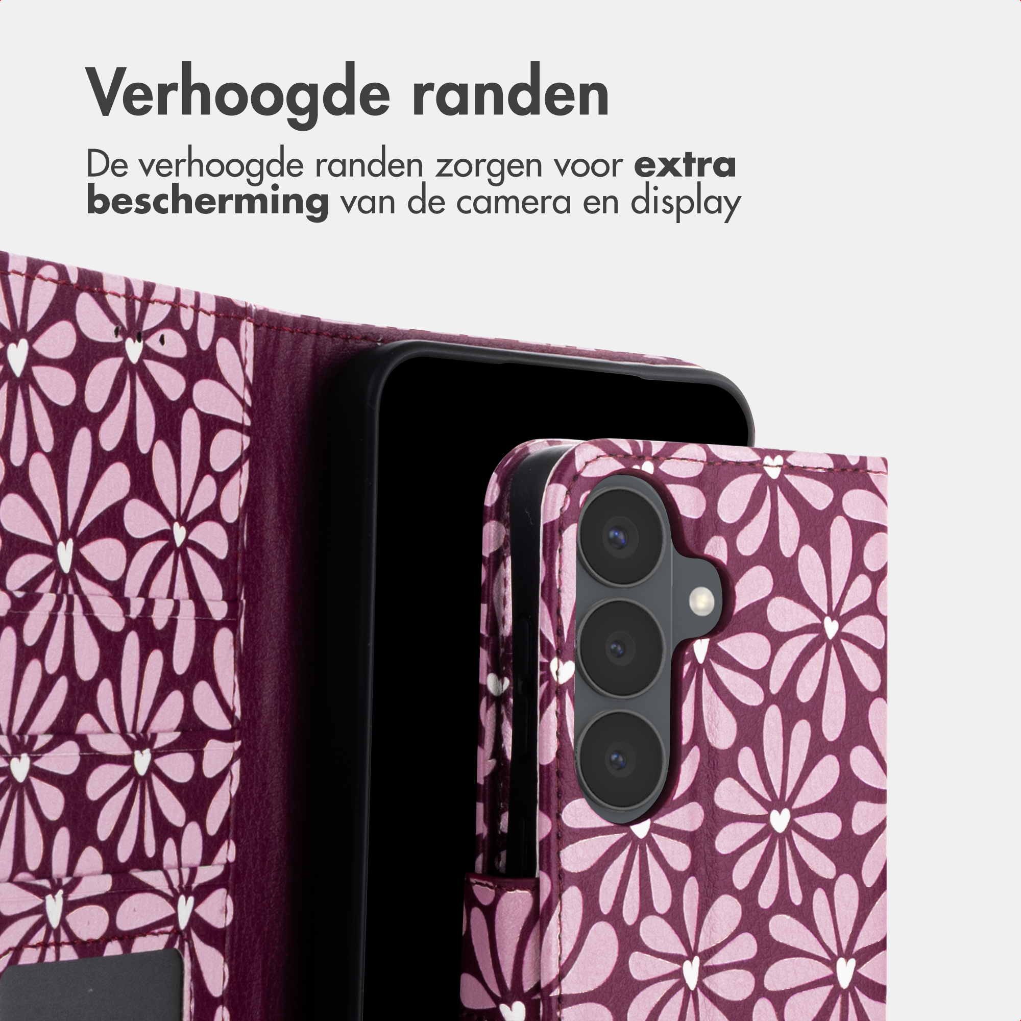 Paarse telefoonhoes met bloemenpatroon en camera-uitsparing.