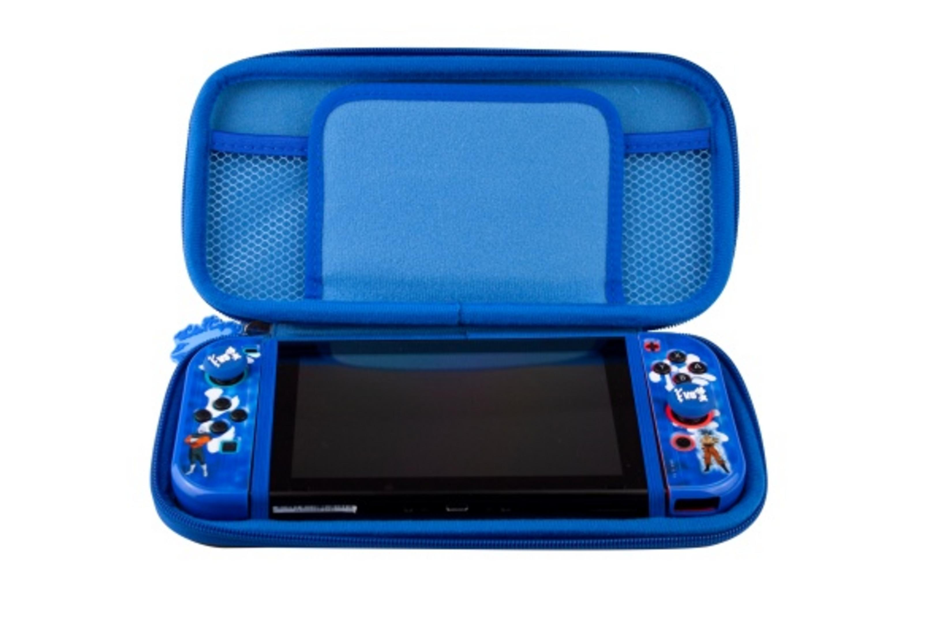 Estuche azul abierto para consola de juegos con consola dentro, mostrando pantalla y mandos.