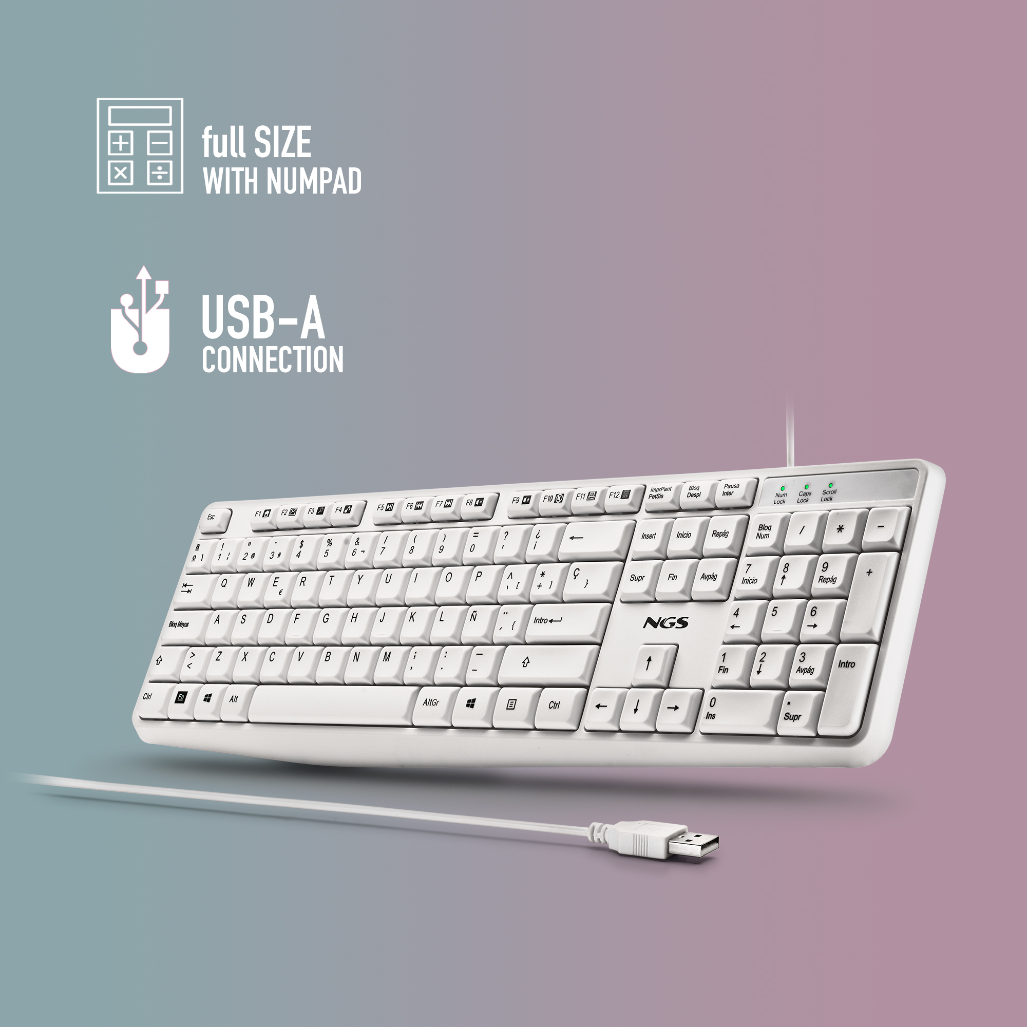 Una tastiera bianca full-size con tastierino numerico e connessione USB-A.