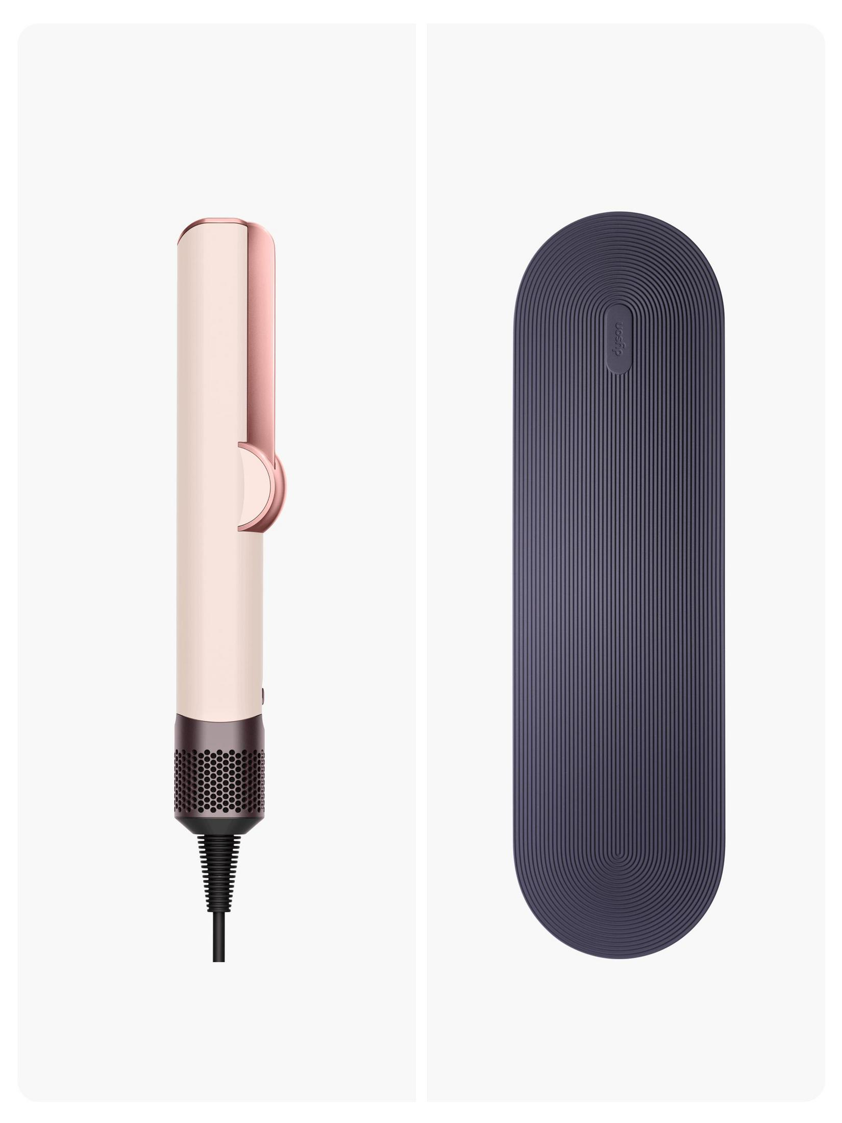 Ein beigefarbener Haartrockner mit roségoldenen Akzenten und eine dunkelgraue Matte.