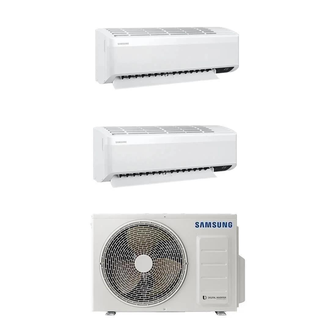 Beyaz bir dış ünite üzerinde iki beyaz Samsung iç ünite.