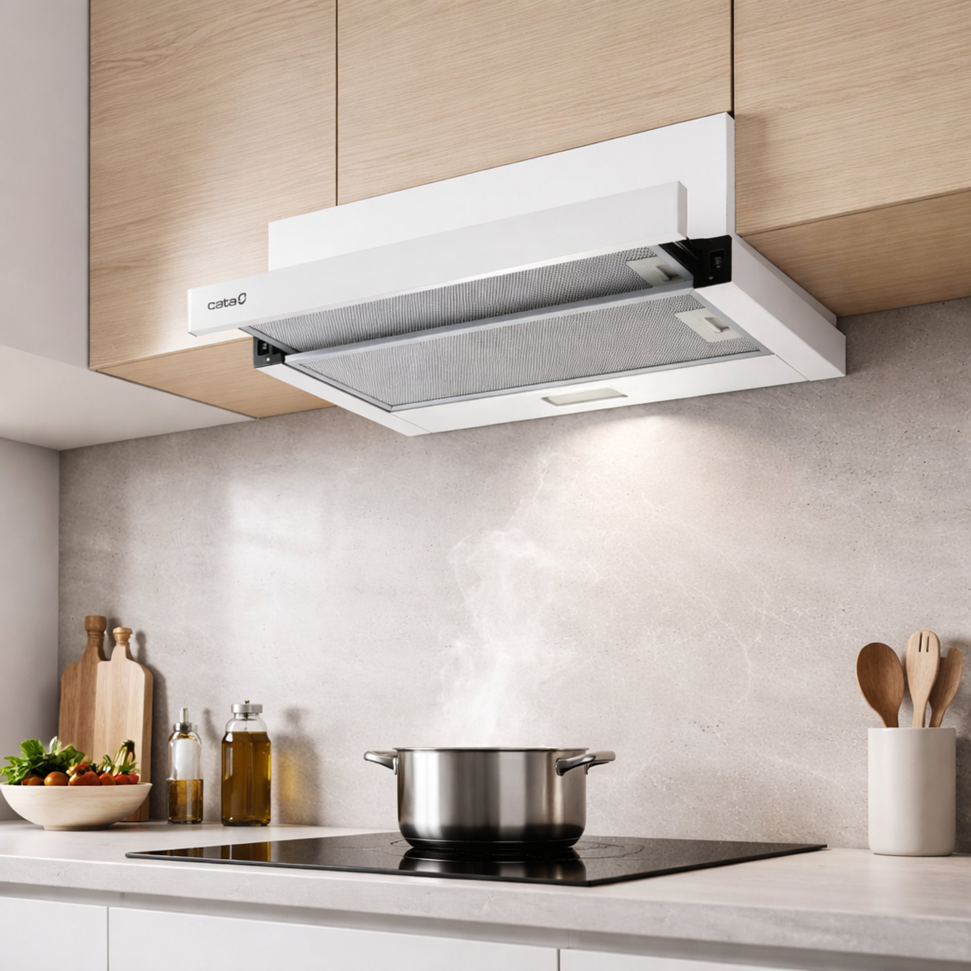 Una campana extractora blanca sobre una olla en una placa de inducción con vapor.