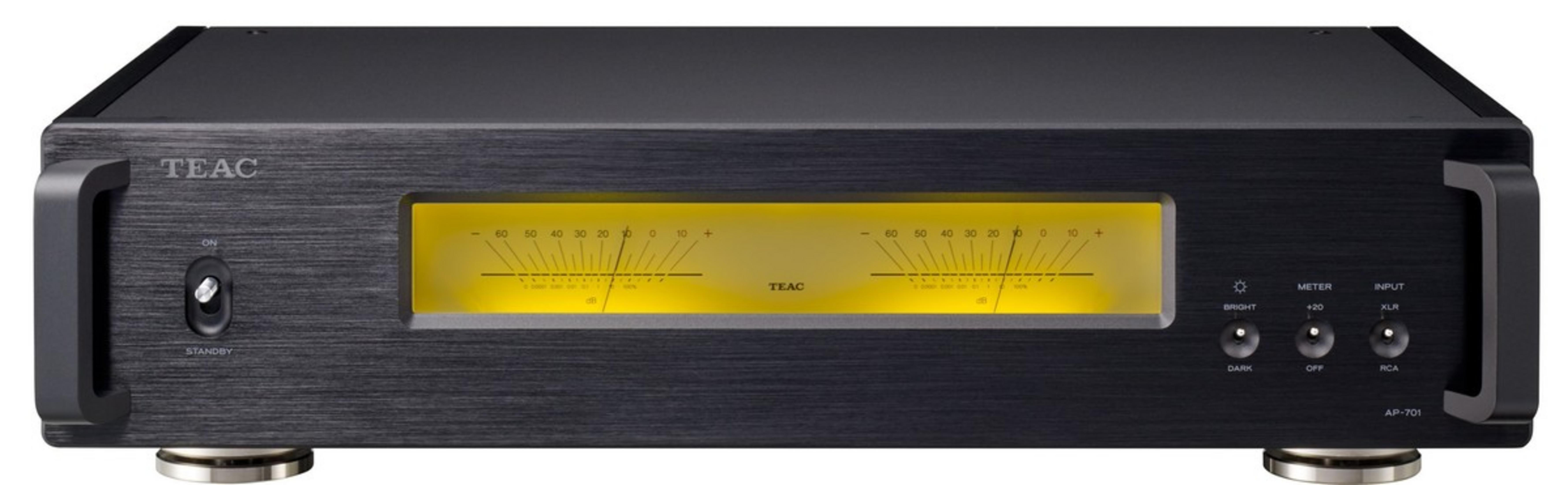 Schwarzer TEAC AP-701 Verstärker mit zwei gelben VU-Metern und Bedienelementen.