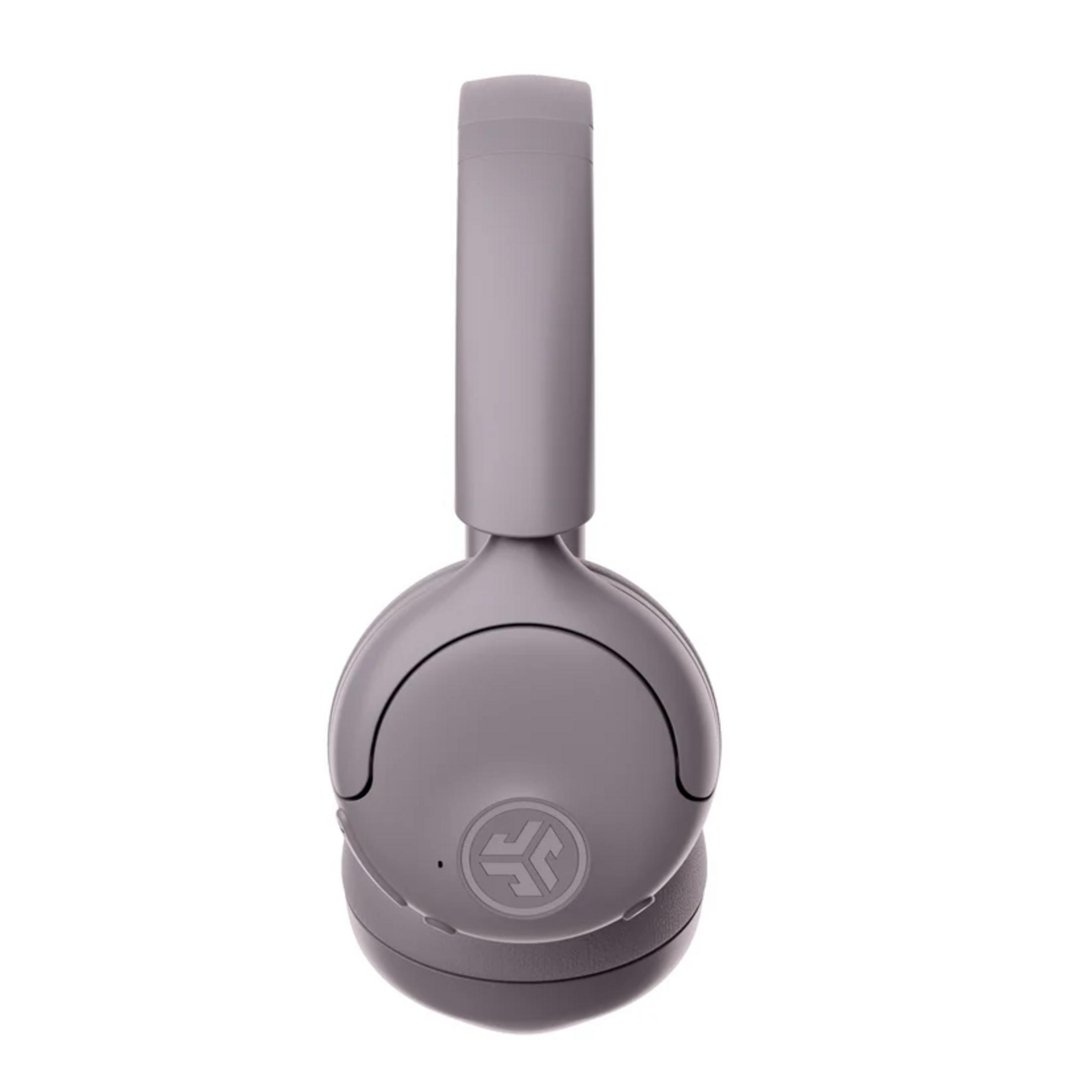 Casque gris avec logo circulaire sur l'oreillette.
