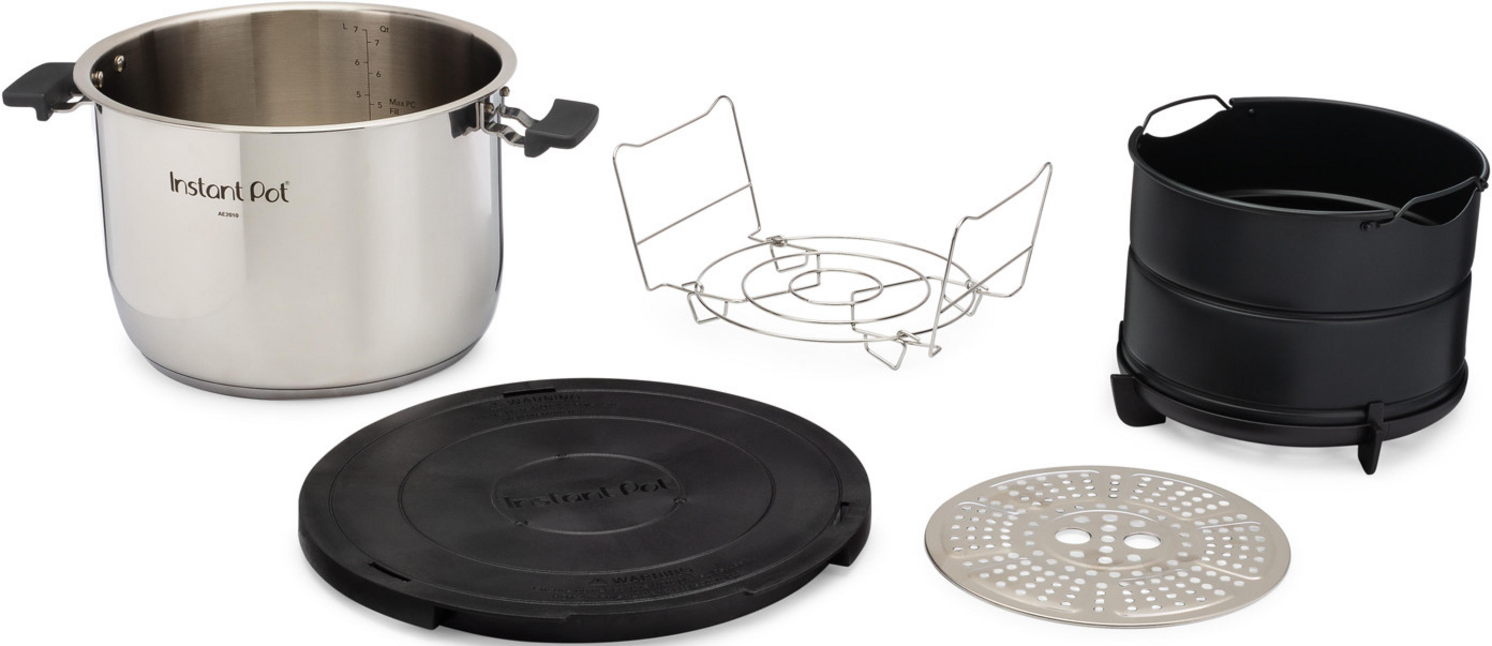 RVS kookpot met accessoires: inzetstuk, deksel en stoommandje.