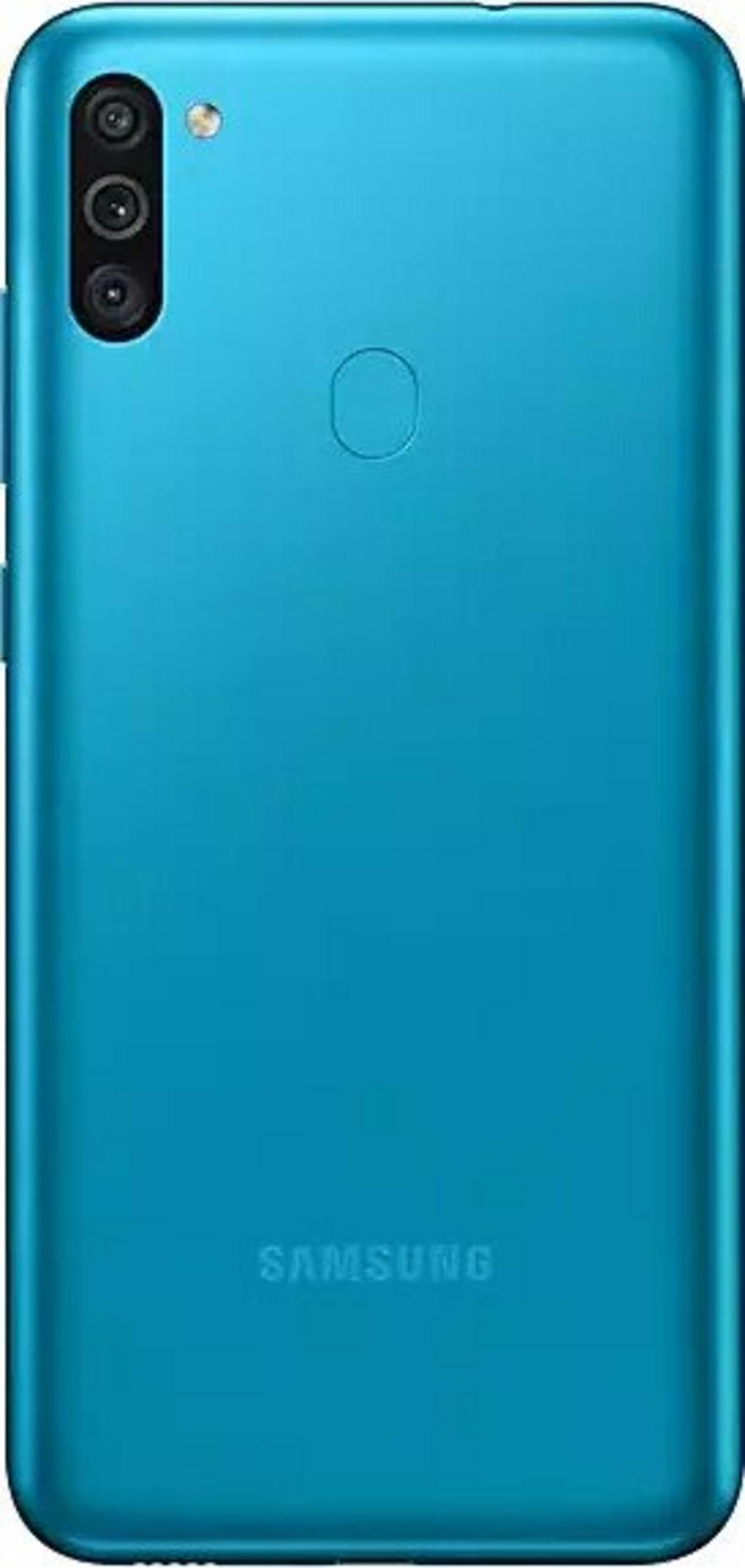 Rückseite eines blauen Samsung Smartphones mit drei Kameras und Fingerabdrucksensor.