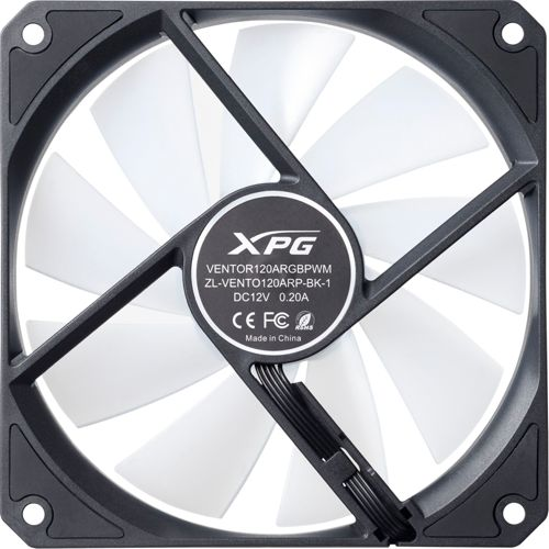 Ein weißer Lüfter mit schwarzem Rahmen und dem XPG-Logo in der Mitte.