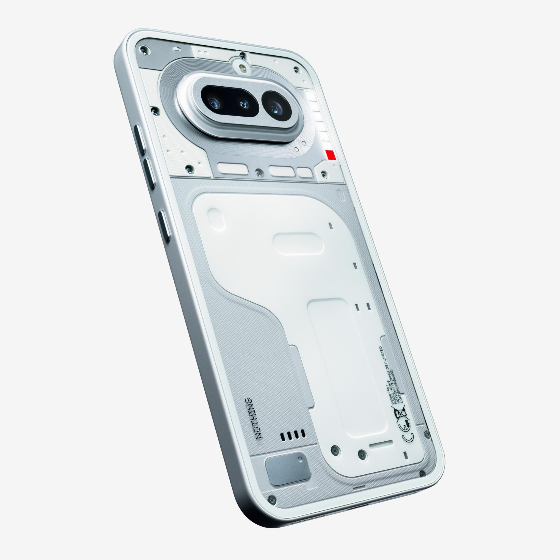 Retro di uno smartphone bianco con componenti interni e fotocamere a vista.