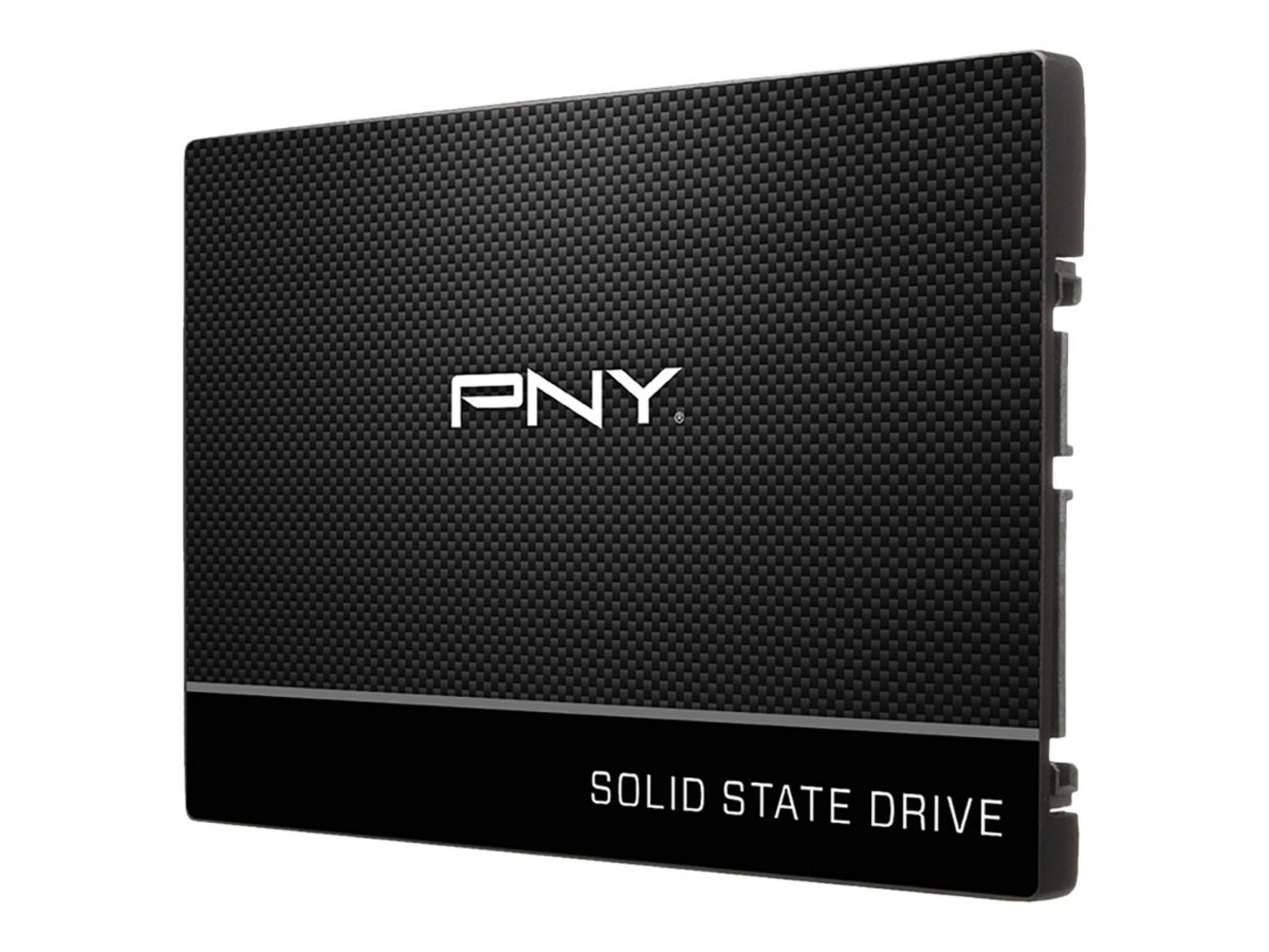 Zwarte SSD met PNY logo en koolstofvezel textuur.