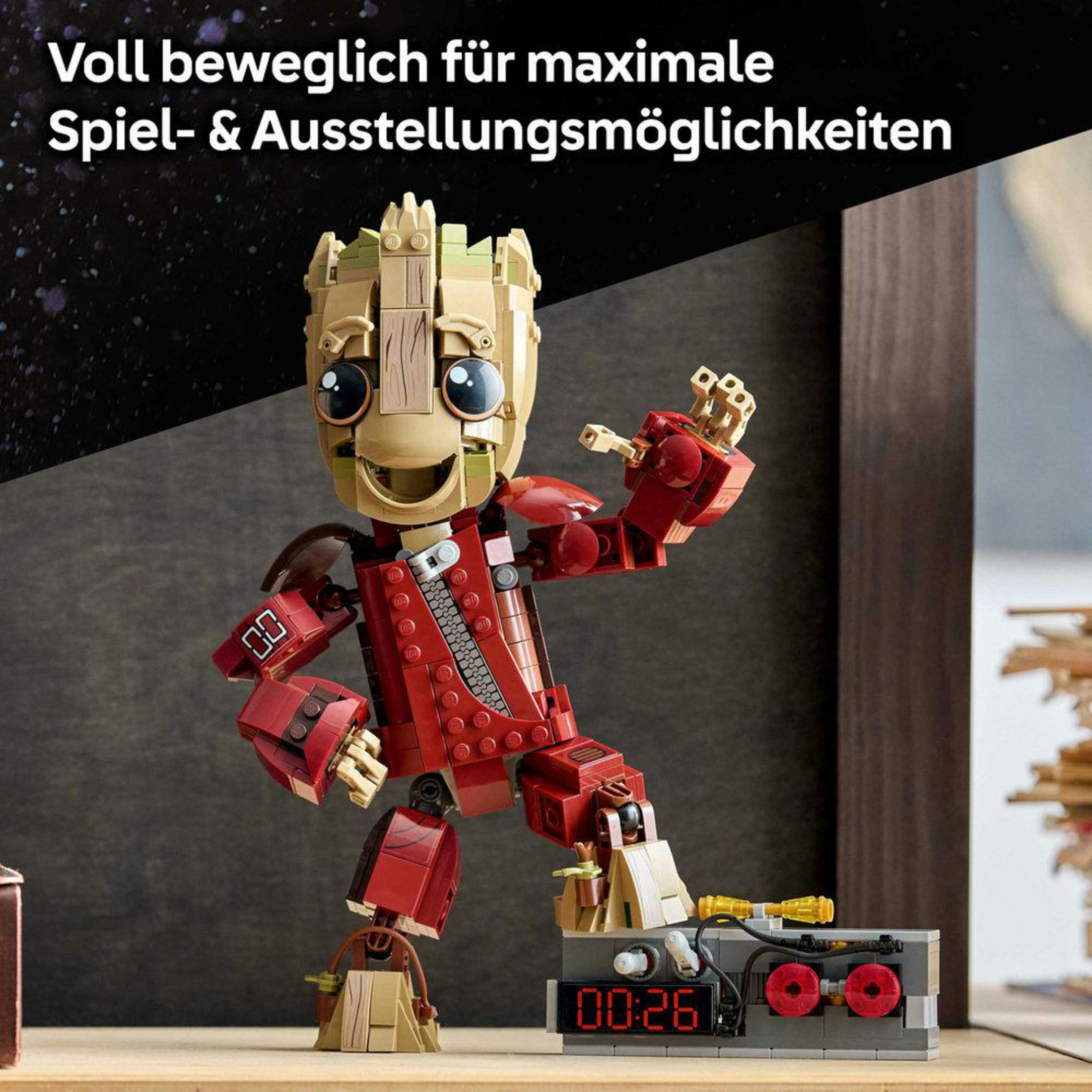 Figura de Lego de Groot baila junto a una boombox con reloj digital.